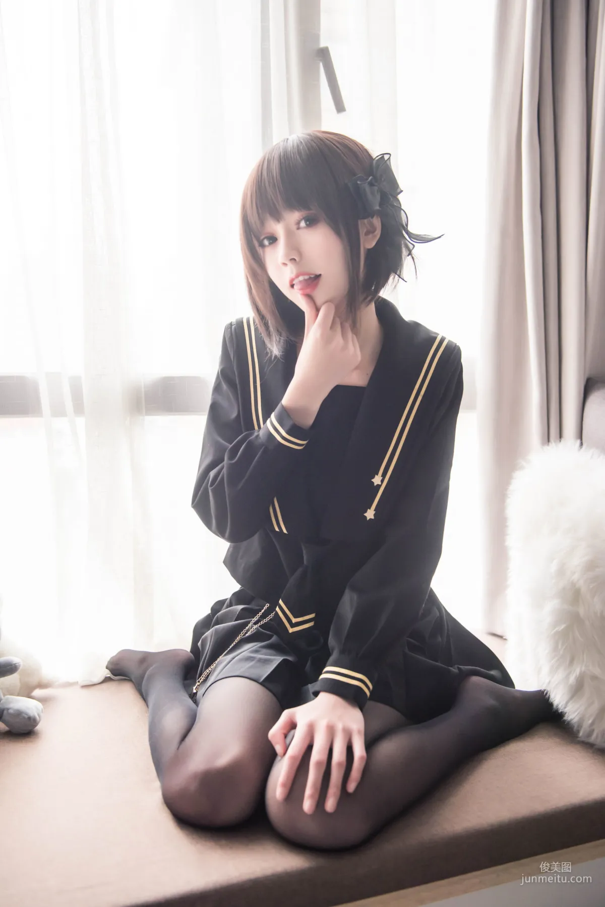 你的負卿《窗台制服》 [COSPLAY福利] 寫真集 13