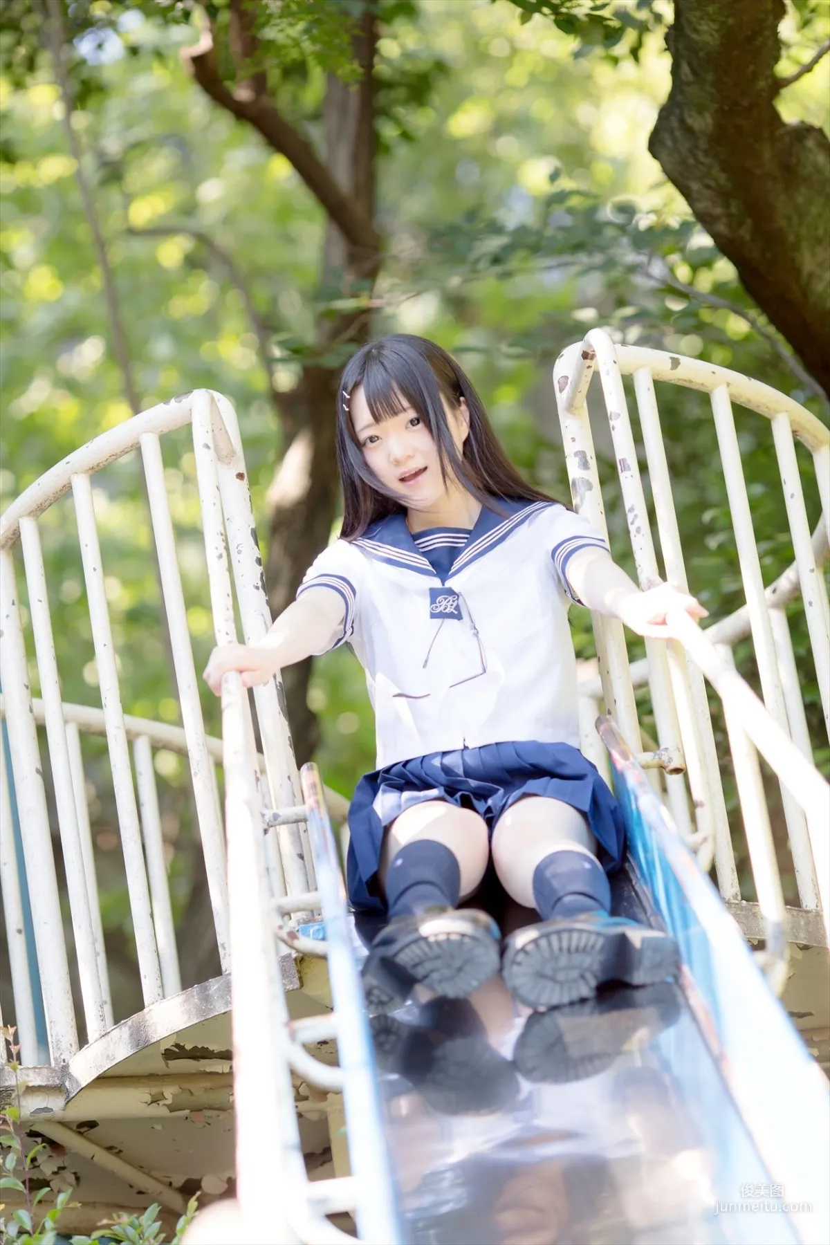 まきろん。《君夏 - 君と僕の夏休み》 制服  写真集18