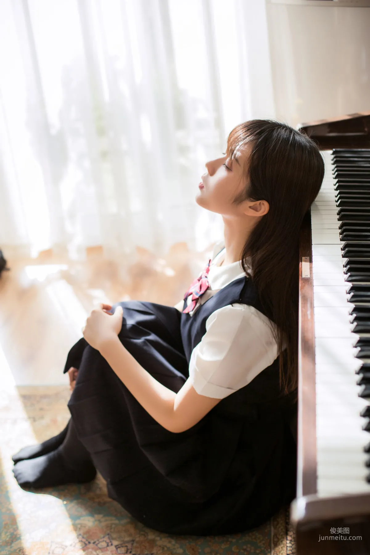 微博福利姬鏡醬《不知夢 制服》 [COSPLAY美女] 寫真集 31
