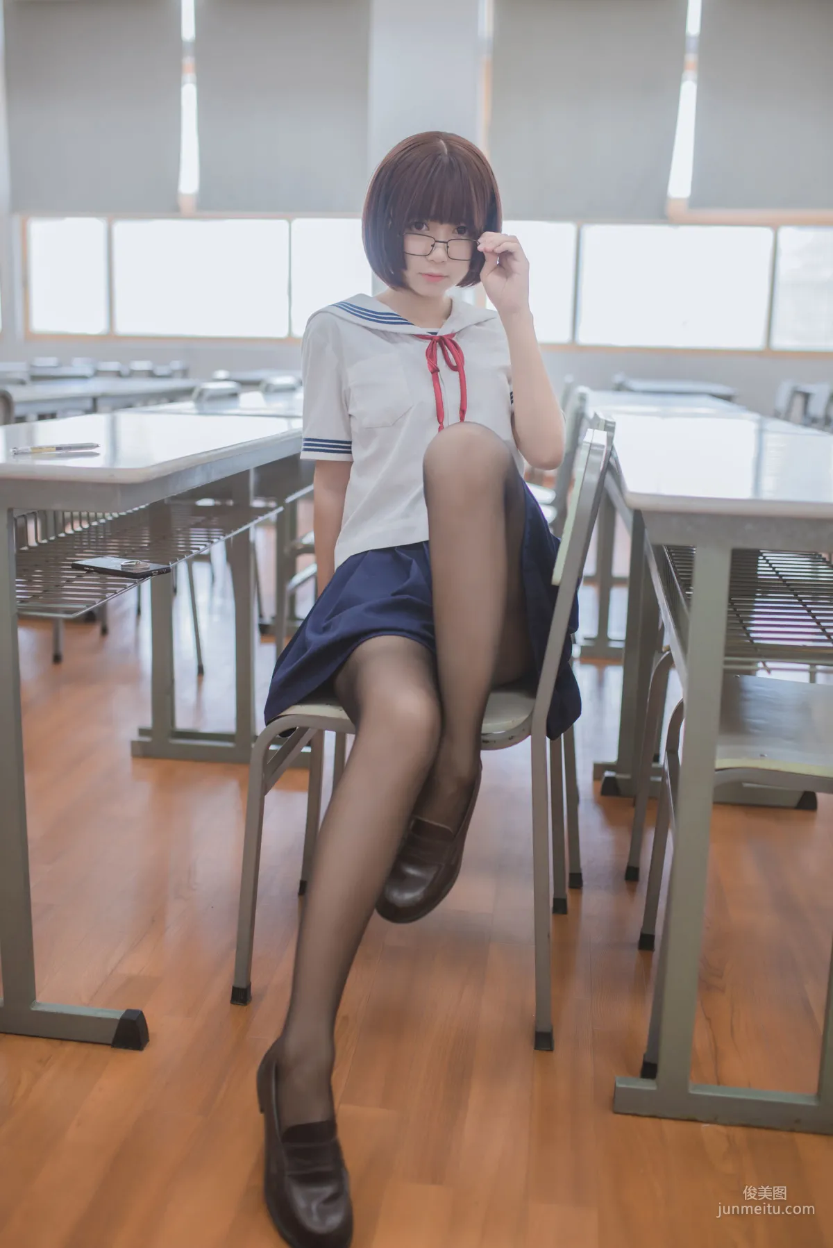 白金Saki《蘑菇頭黑絲JK》 [COSPLAY福利] 寫真集 4