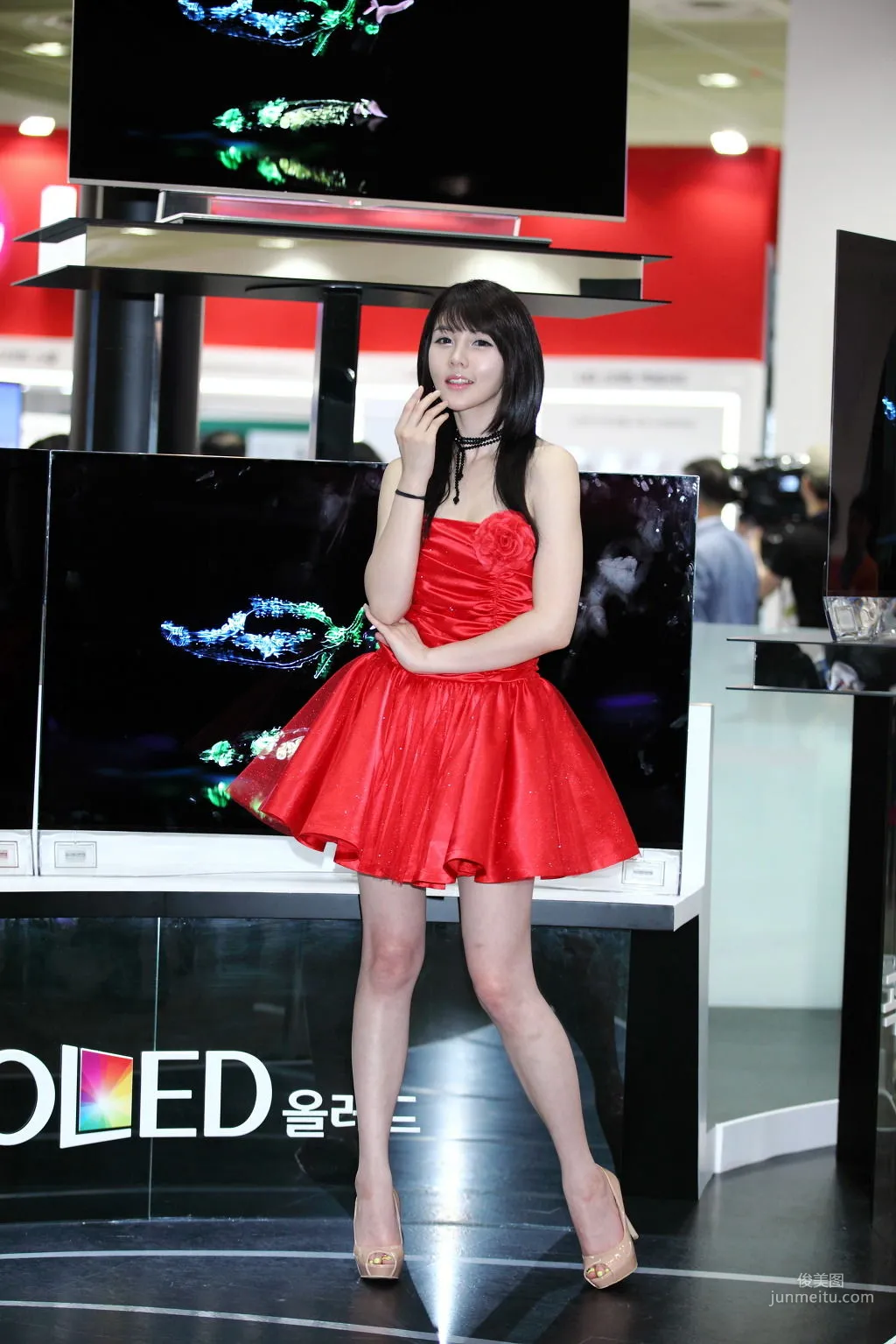 李智友《展廳紅裙少女》圖片合集 20