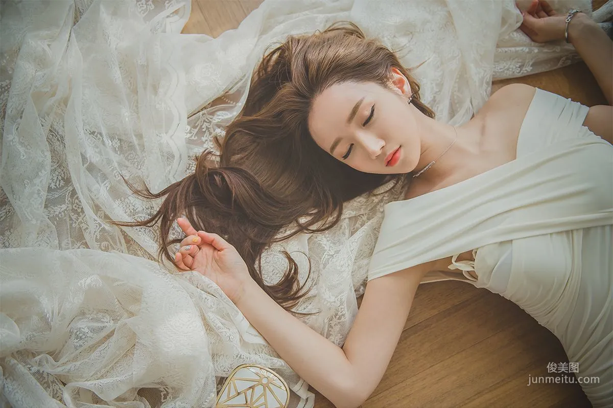 李妍静《绝美高雅气质女神3》写真集1