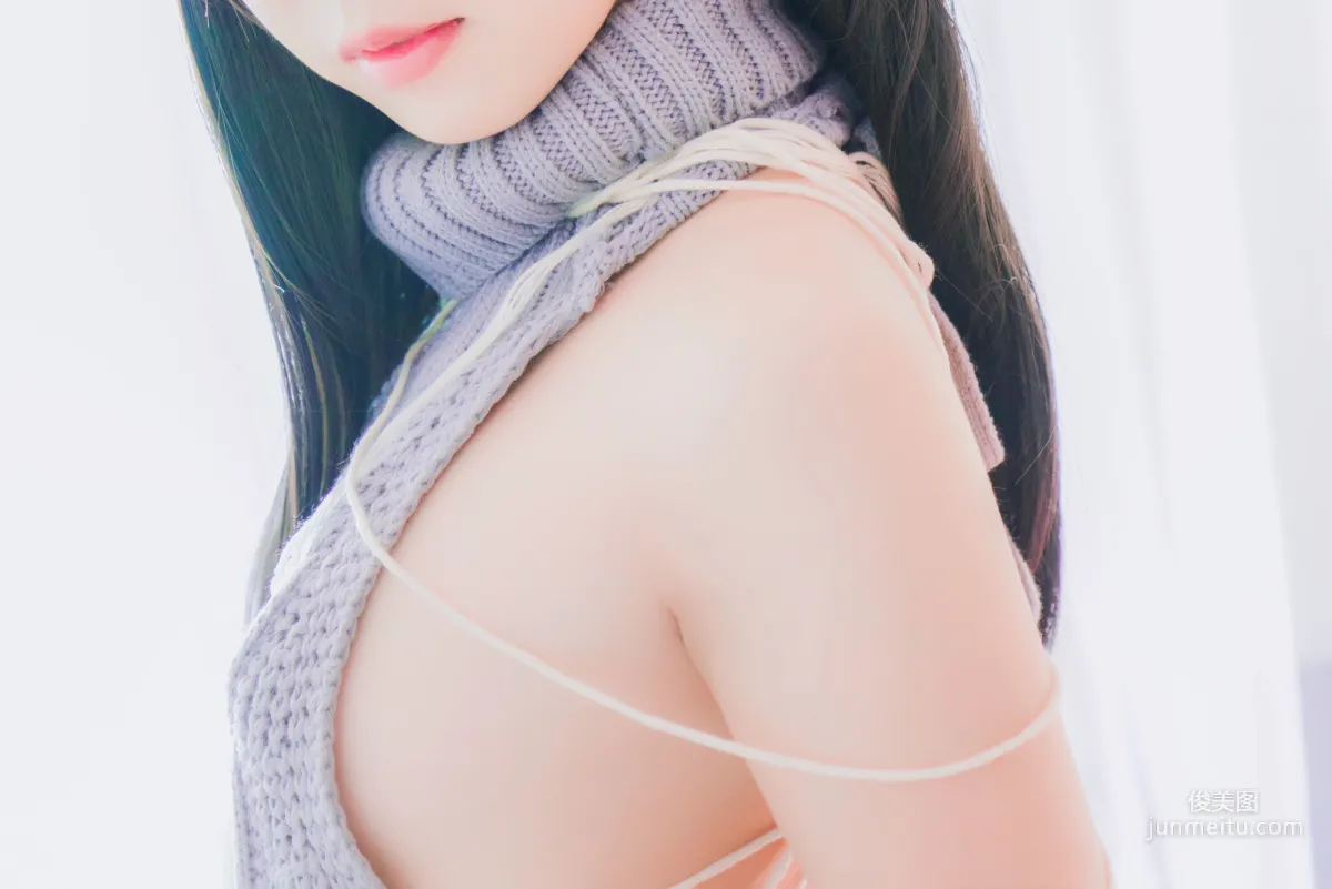 面饼仙儿《露背毛衣！！》 [福利COSPLAY] 写真集29