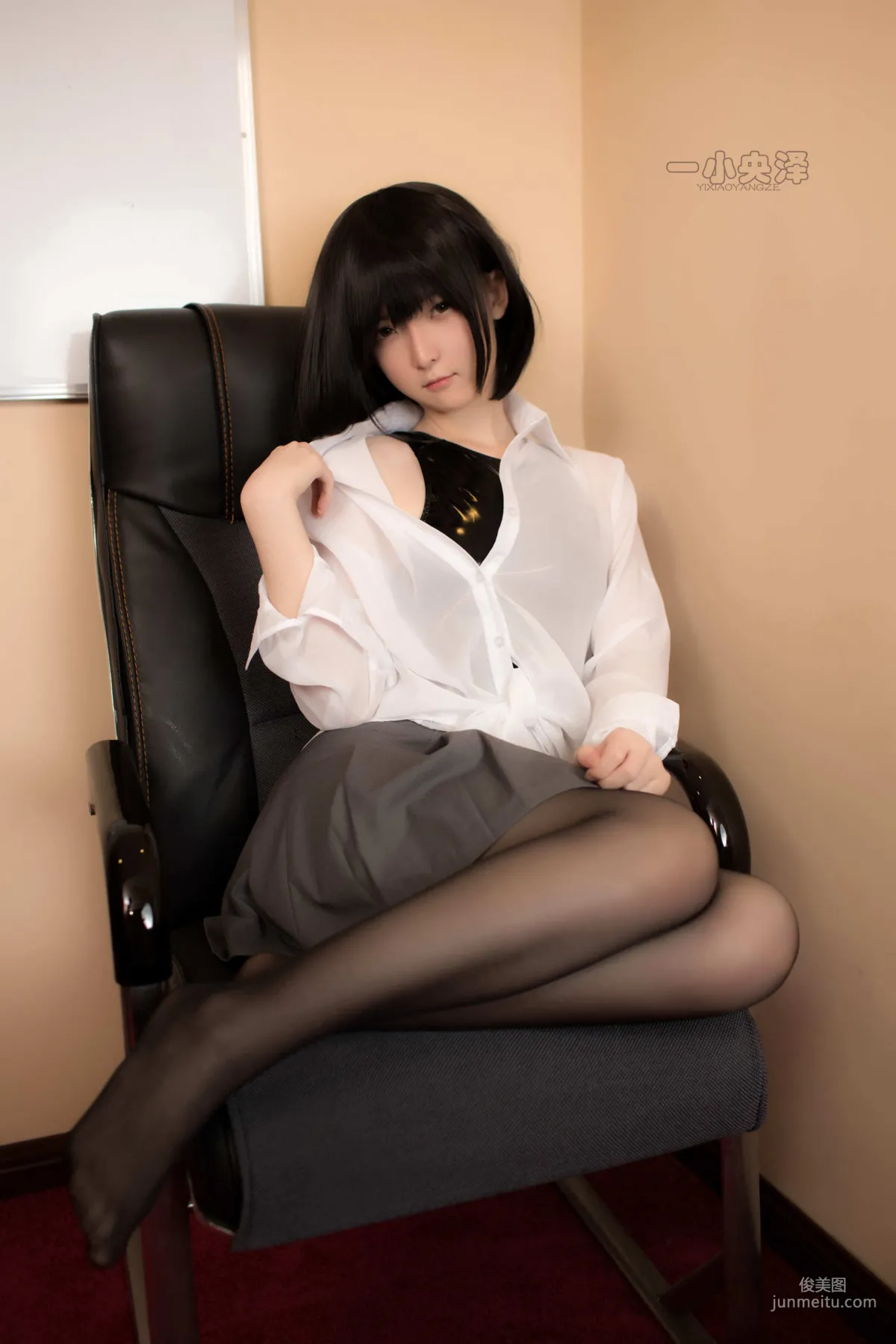 一小央澤《黑絲》 [COSPLAY美女] 寫真集 23