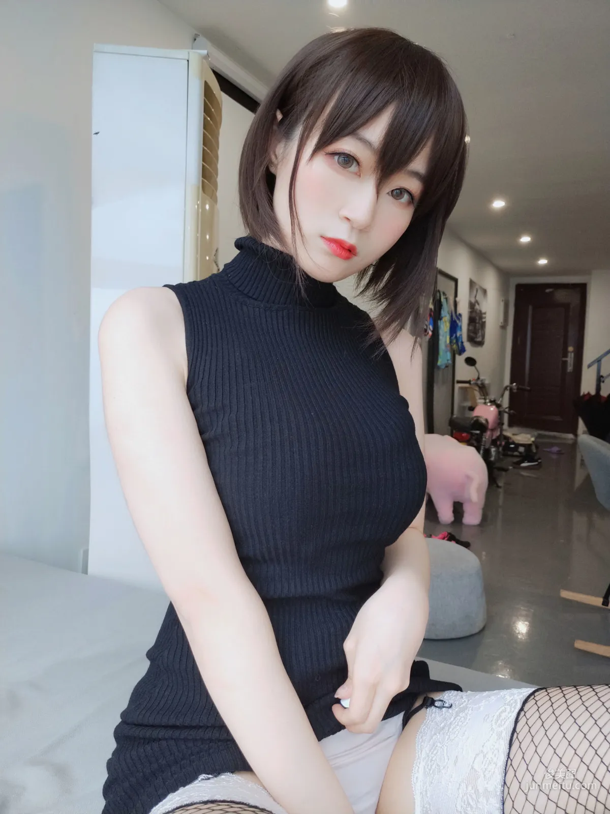COSER白銀81《黑色包臀裙》 [COSPLAY少女] 寫真集 26