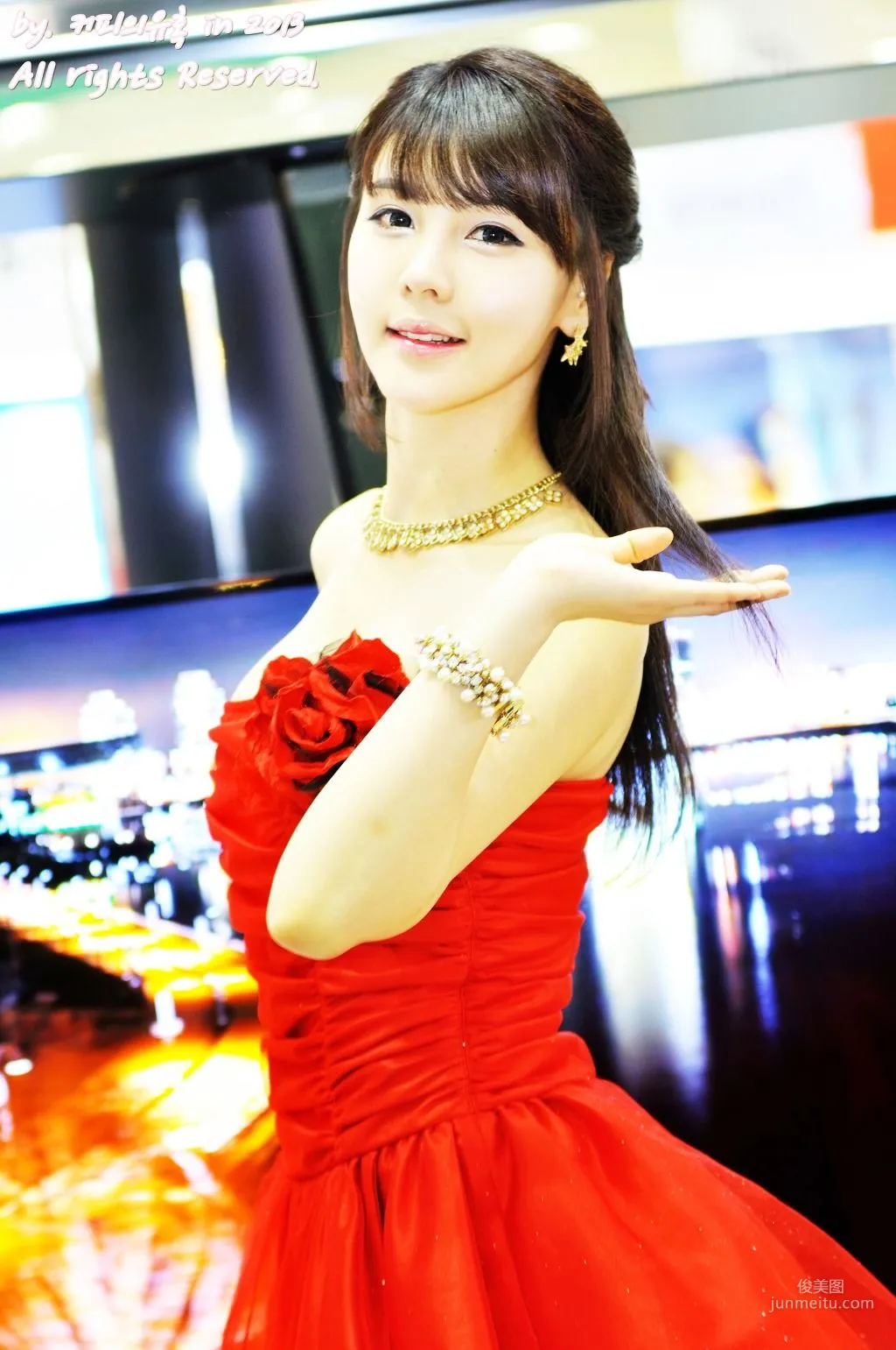 李智友《展廳紅裙少女》圖片合集 45