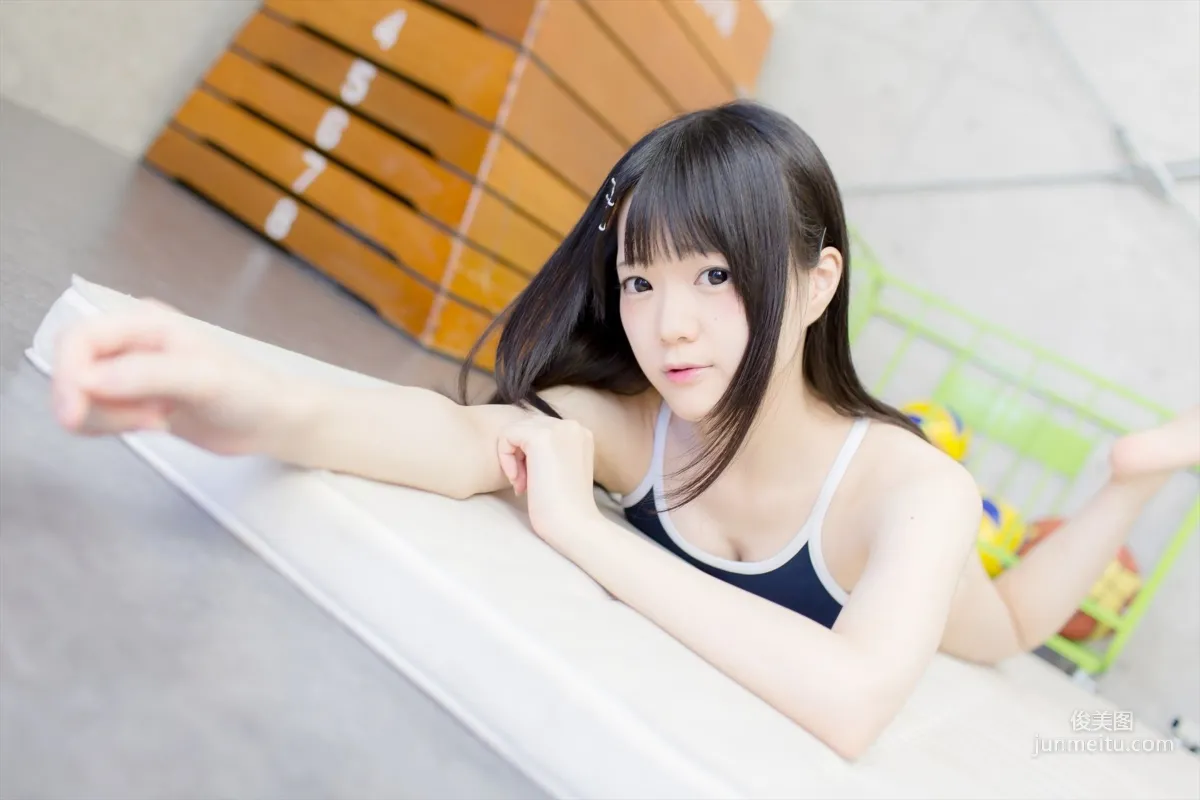 まきろん。《君夏 - 君と僕の夏休み》 紺スク 写真集74
