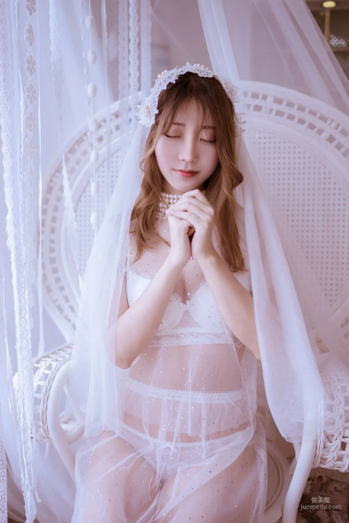 COSER黑川《年上彼女 婚紗+毛衣》 [COSPLAY少女] 寫真集 26