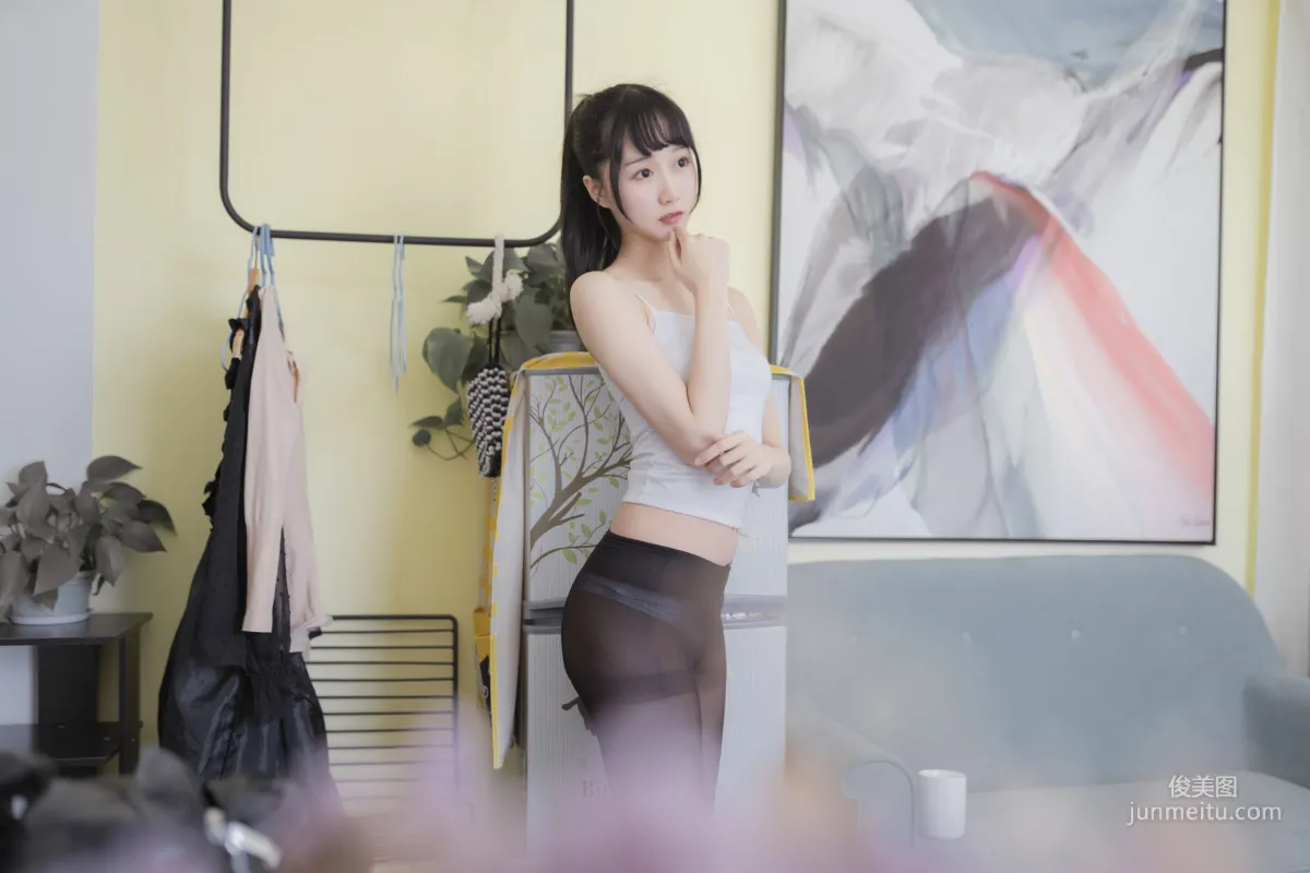 木綿綿OwO《背心黑絲居家》 [COSER美女] 寫真集 8