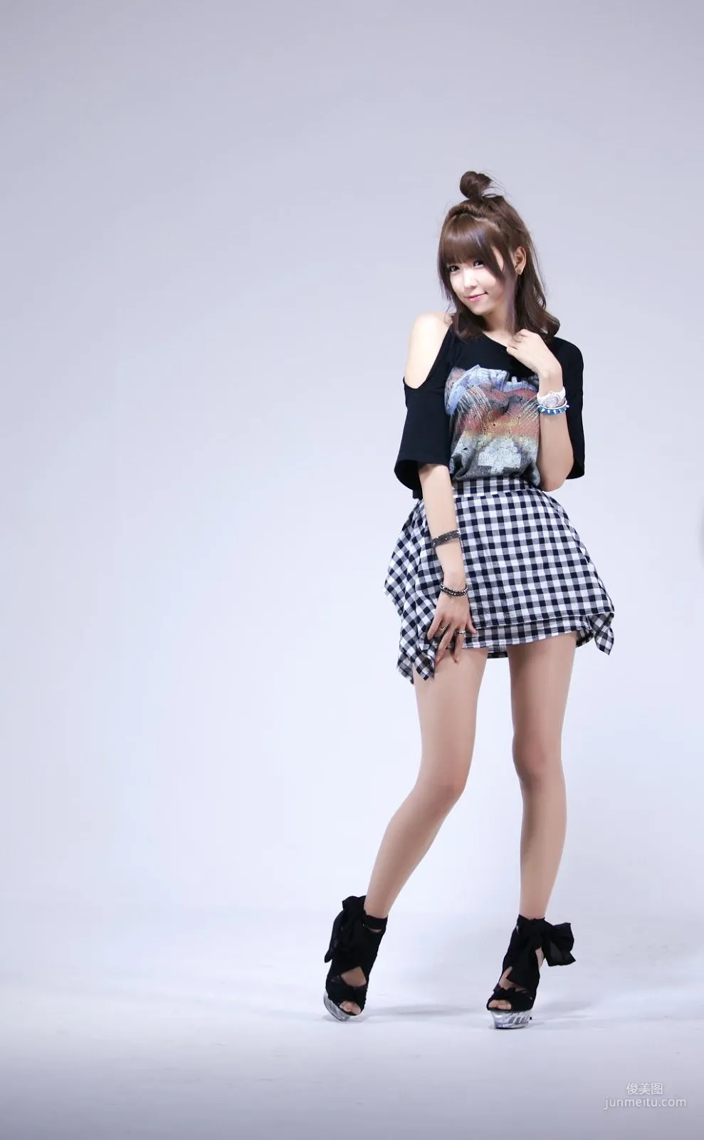[韓國美女] 李恩慧《丸子頭俏皮風棚拍》 寫真集 23