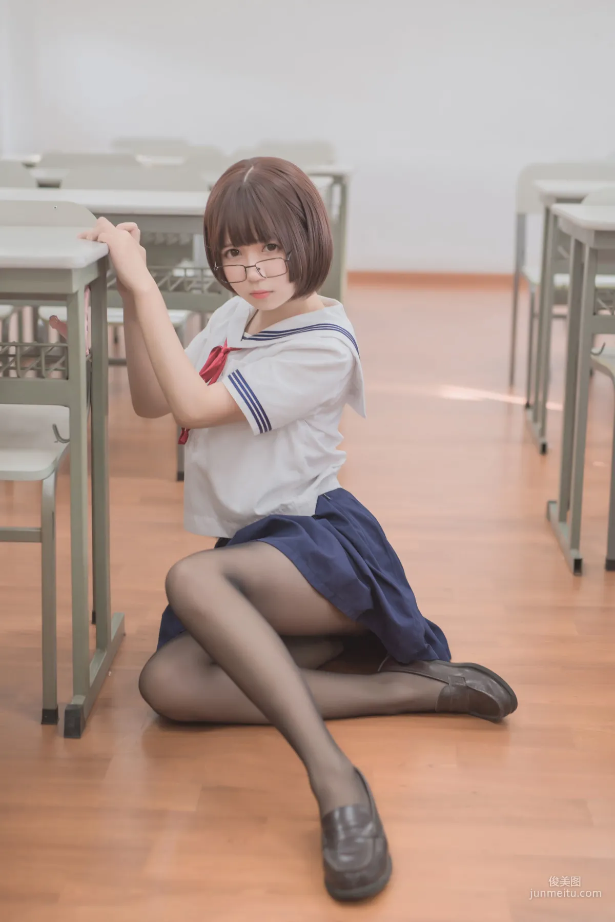 白金Saki《蘑菇頭黑絲JK》 [COSPLAY福利] 寫真集 7