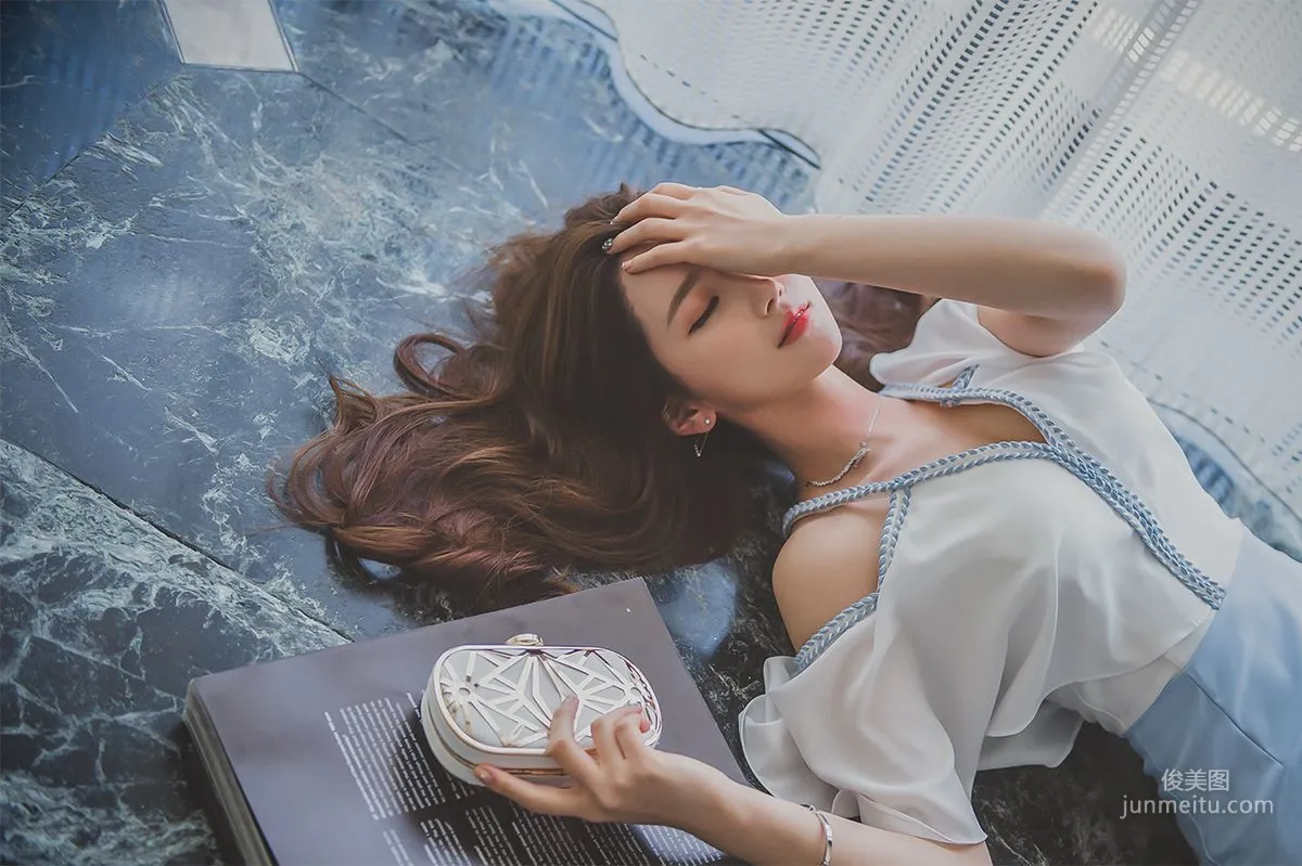 李妍靜《韓國絕美氣質女神2》寫真集 44