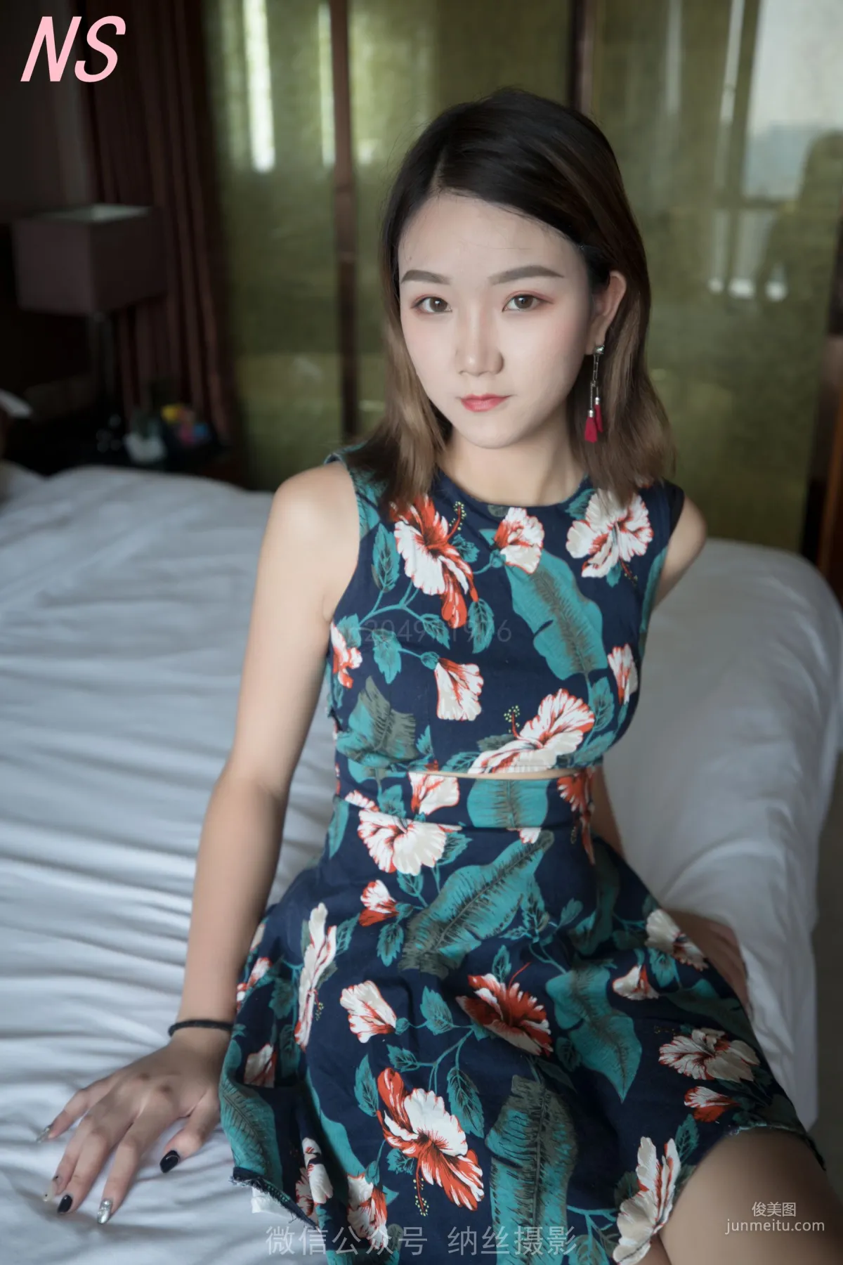 依依《超美腿无缝丝袜嫩脚》 [纳丝摄影] 写真集1
