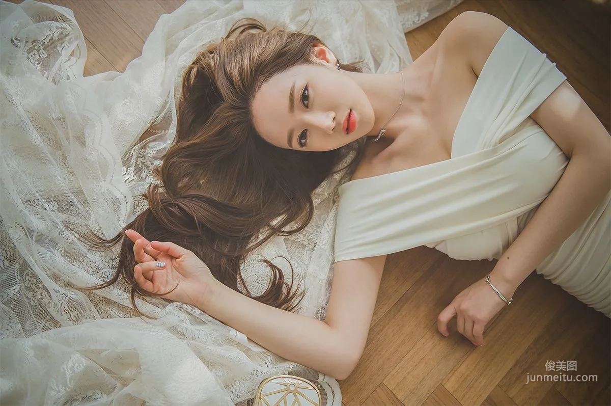 李妍靜《絕美高雅氣質女神3》寫真集 4