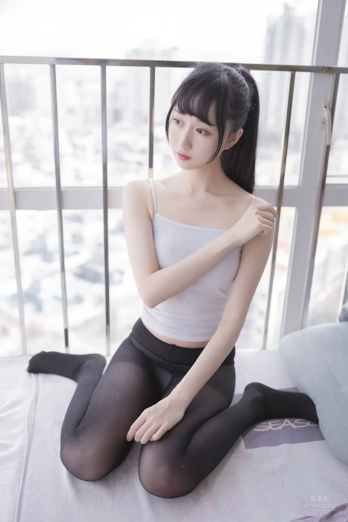 木綿綿OwO《背心黑絲居家》 [COSER美女] 寫真集 20