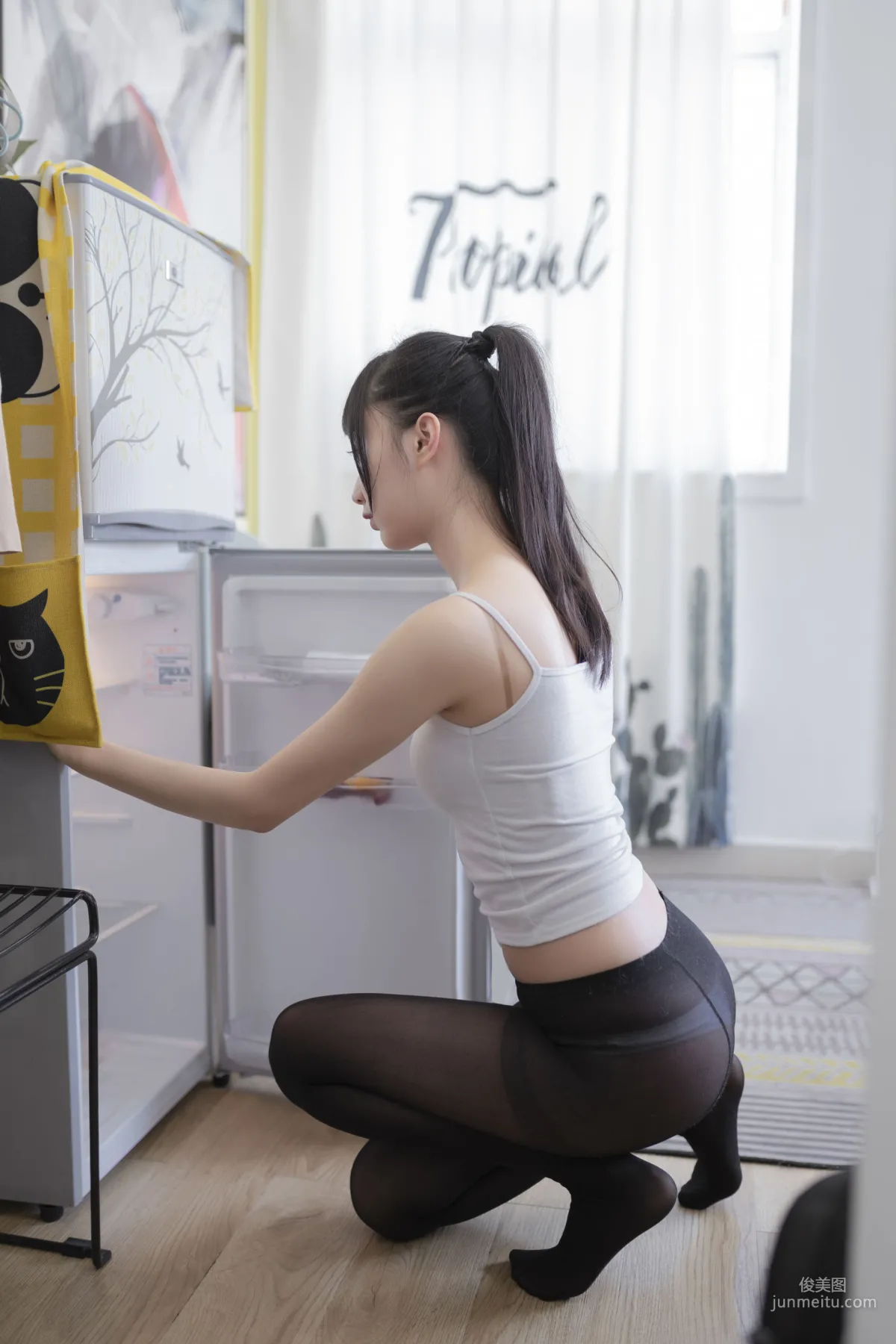 木綿綿OwO《背心黑絲居家》 [COSER美女] 寫真集 4
