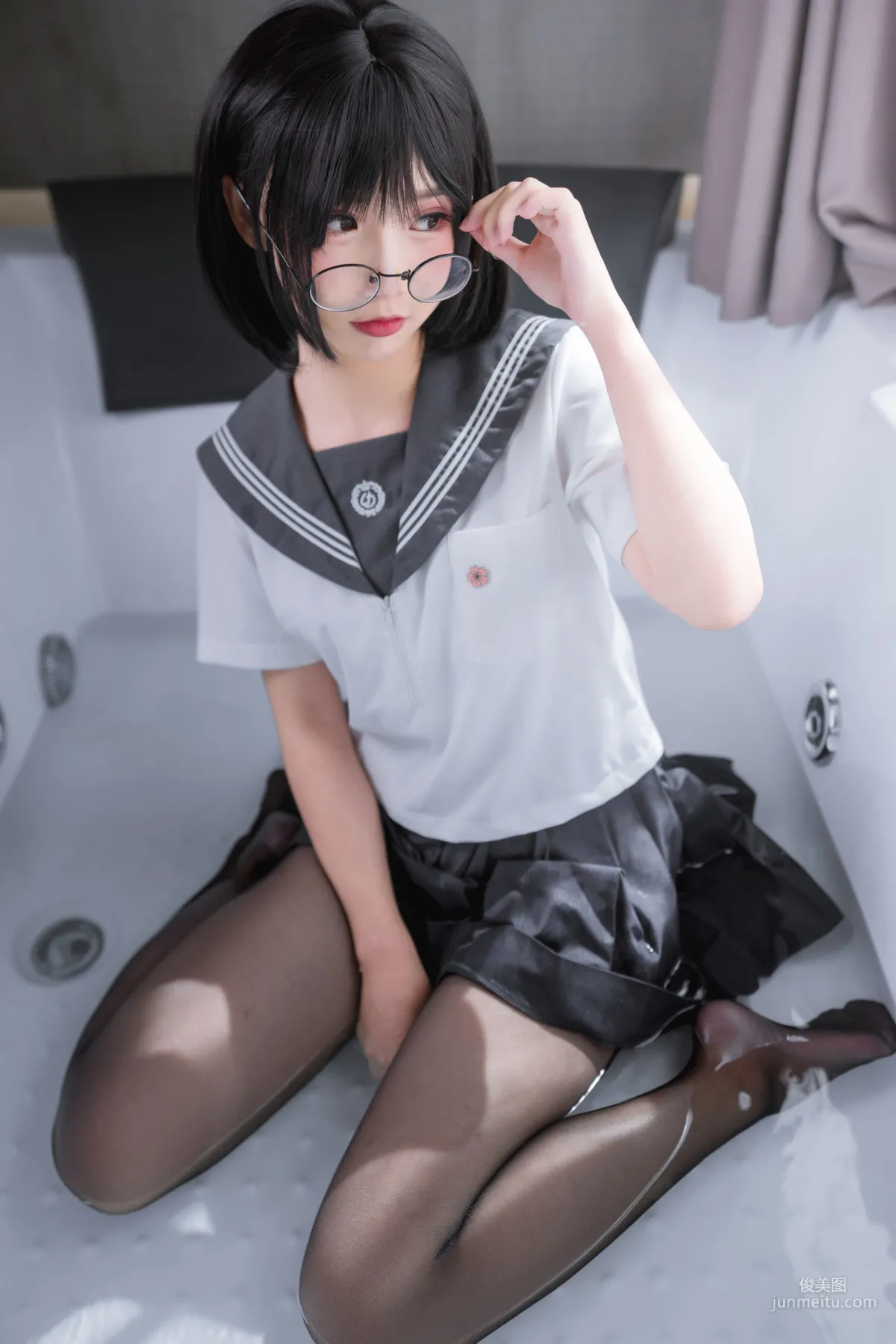 面餅仙兒《腦内少女 黑絲JK》 [福利COSPLAY] 寫真集 14
