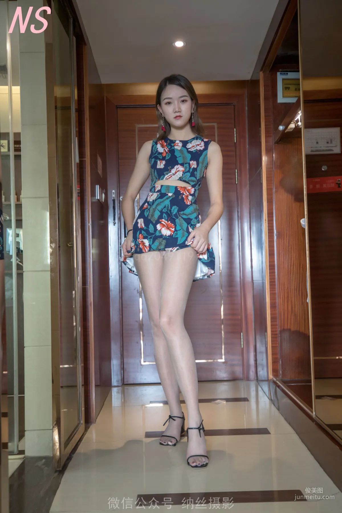 依依《超美腿无缝丝袜嫩脚》 [纳丝摄影] 写真集4