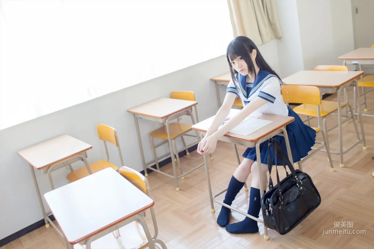 まきろん。《君夏 - 君と僕の夏休み》 紺スク 写真集2