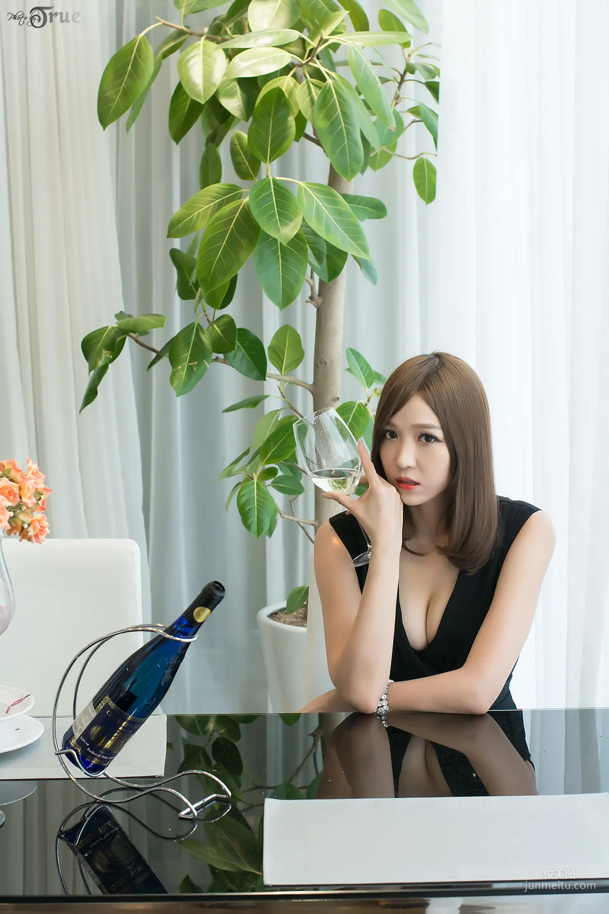 李恩慧《黑裙女强人》写真集1