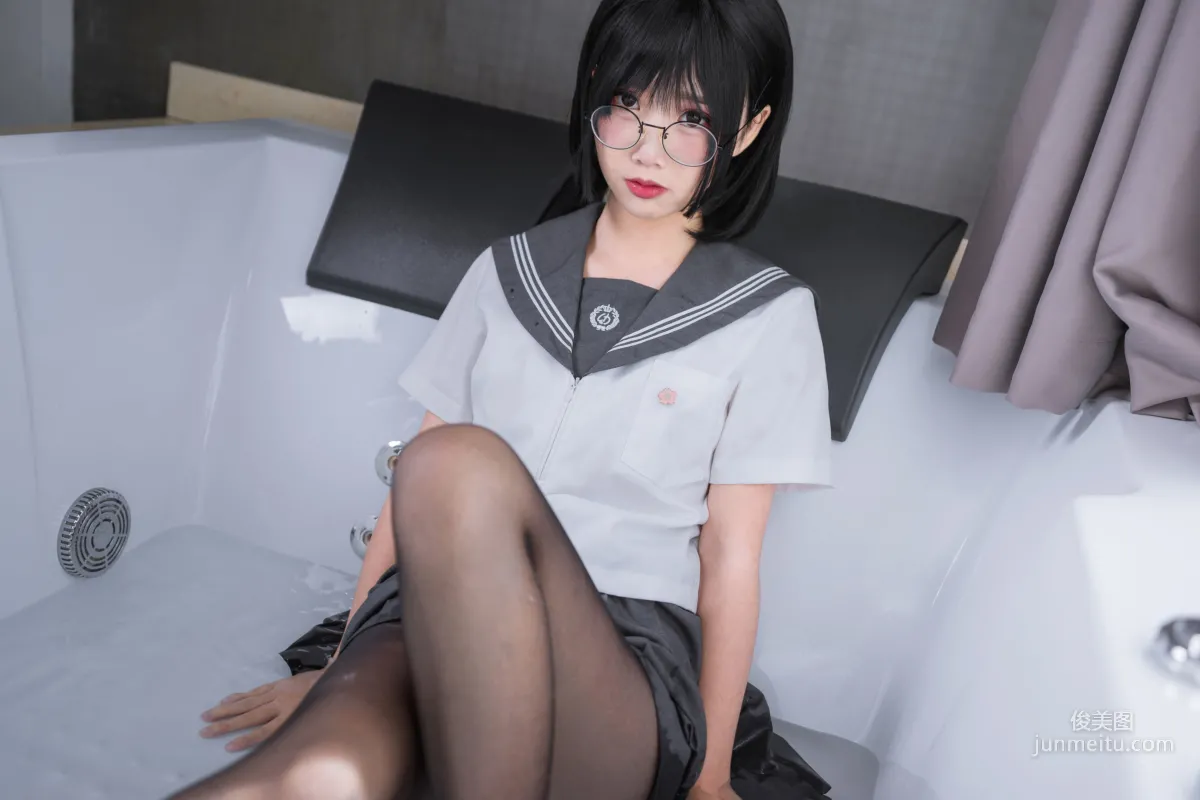 面餅仙兒《腦内少女 黑絲JK》 [福利COSPLAY] 寫真集 12