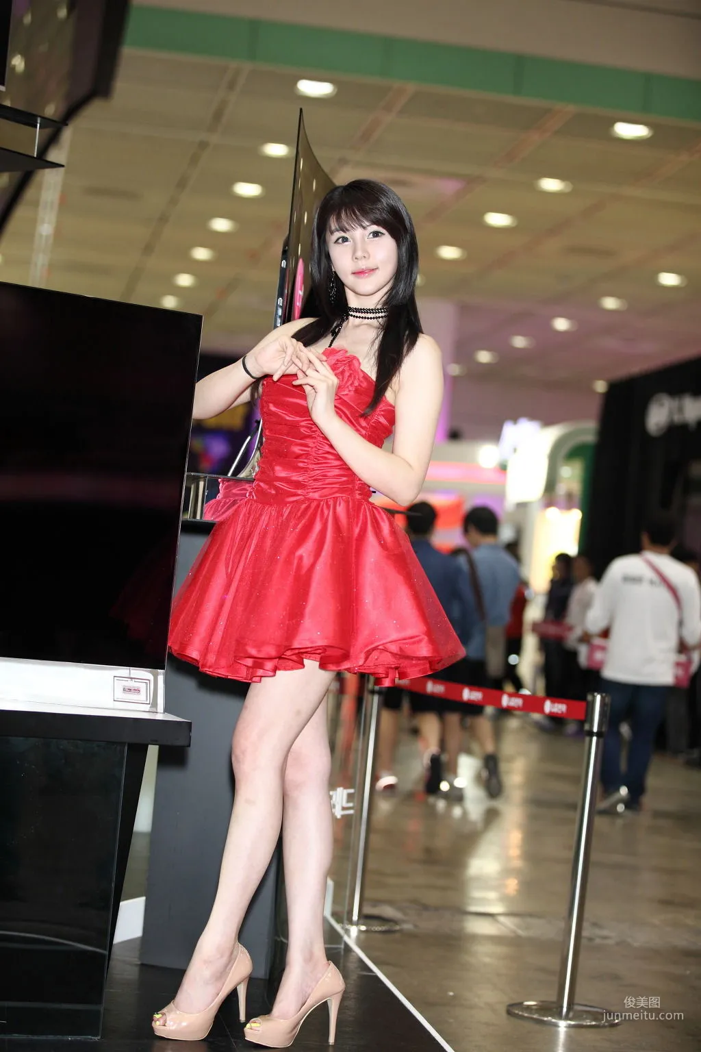 李智友《展廳紅裙少女》圖片合集 21