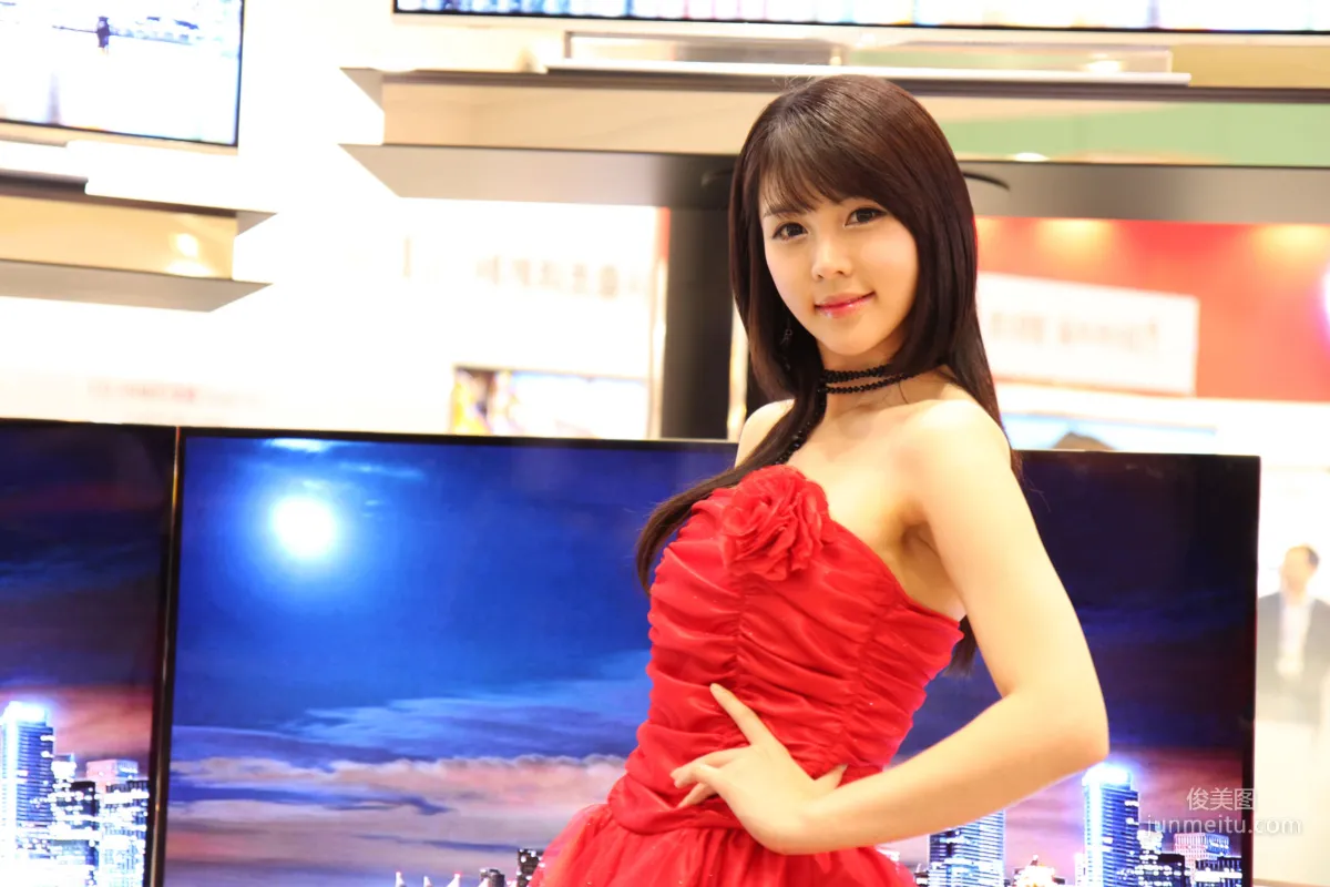 李智友《展廳紅裙少女》圖片合集 37
