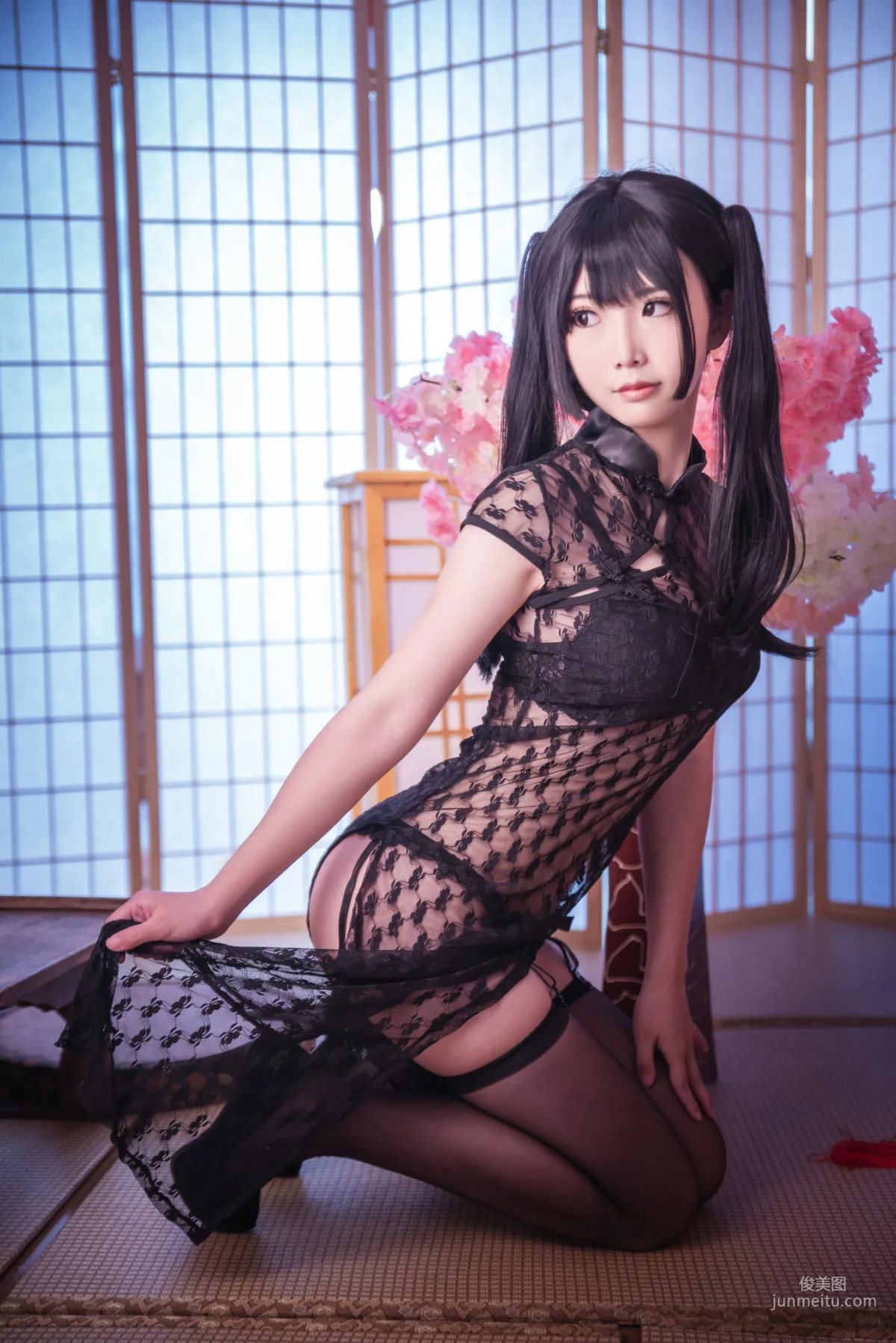 面餅仙兒《黑絲情趣旗袍》 [福利COSPLAY] 寫真集 11