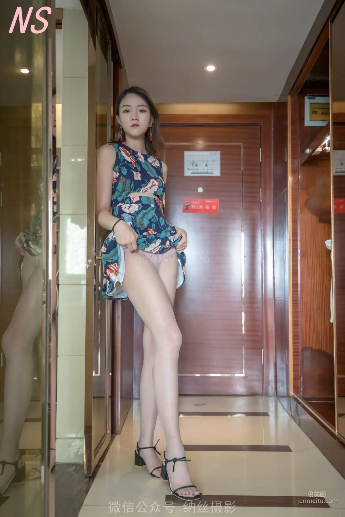 依依《超美腿无缝丝袜嫩脚》 [纳丝摄影] 写真集10