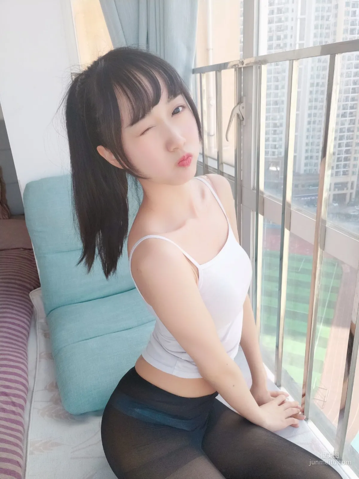木綿綿OwO《背心黑絲居家》 [COSER美女] 寫真集 30