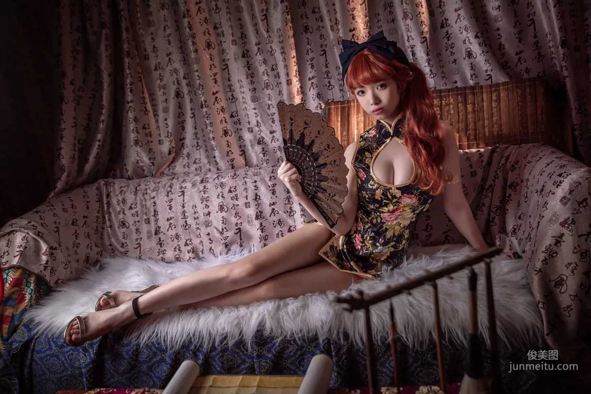 雯妹 《低胸裸足》  [COSPLAY福利] 写真集1