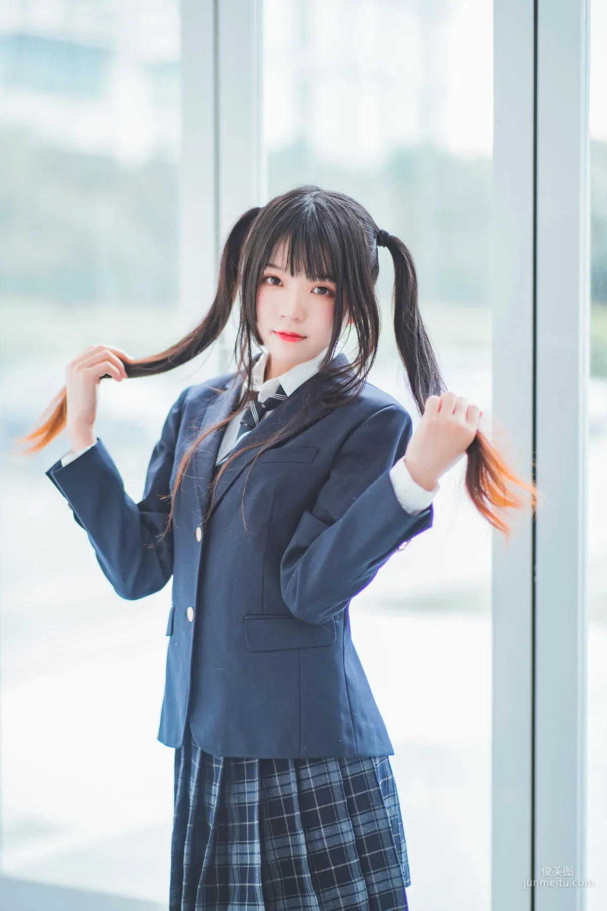 桜桃喵《冬季制服絲秀》 [COSPLAY美女] 寫真集 24