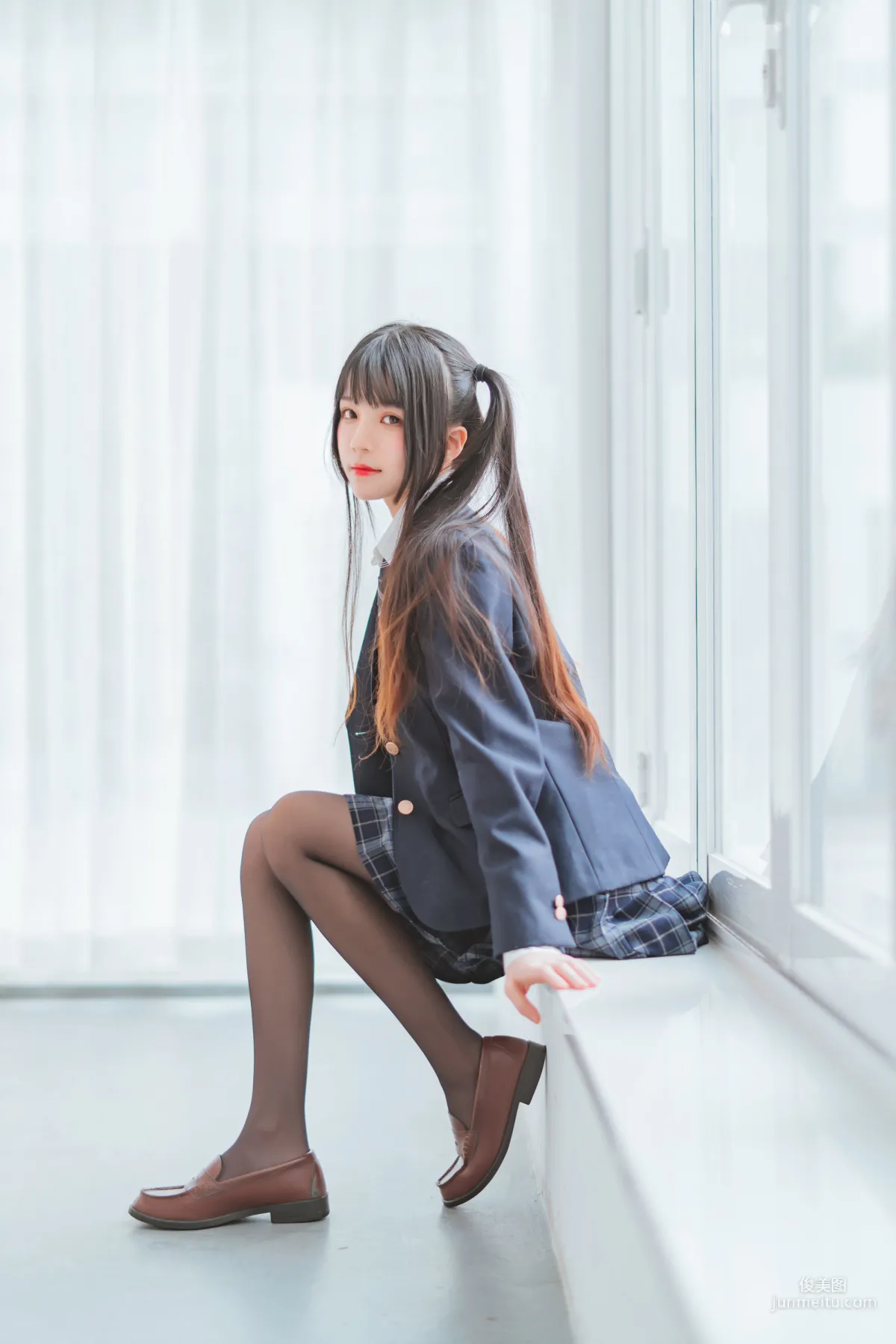 桜桃喵《冬季制服絲秀》 [COSPLAY美女] 寫真集 17