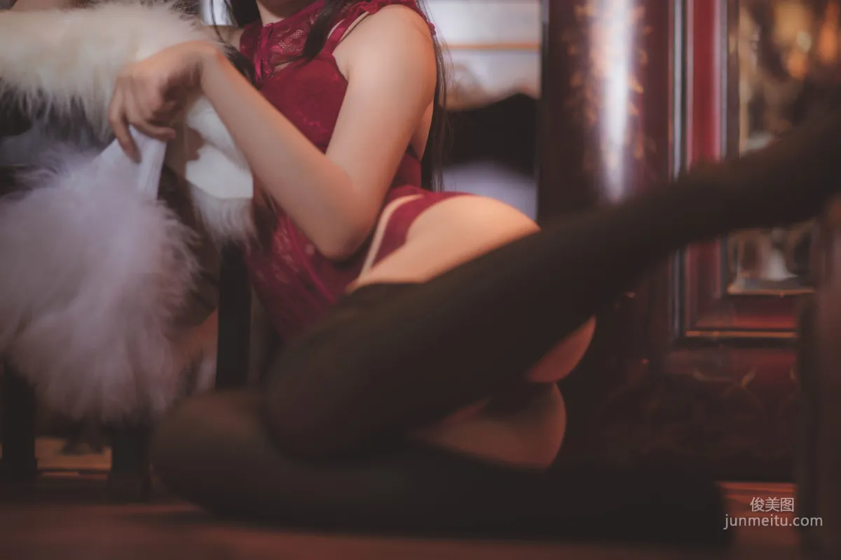 面餅仙兒《腦内少女+紅色束衣》 [福利COSPLAY] 寫真集 13