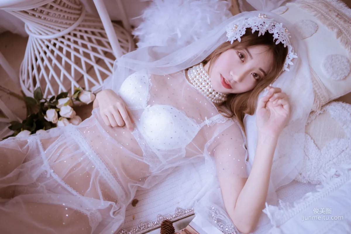 COSER黑川《年上彼女 婚紗+毛衣》 [COSPLAY少女] 寫真集 20