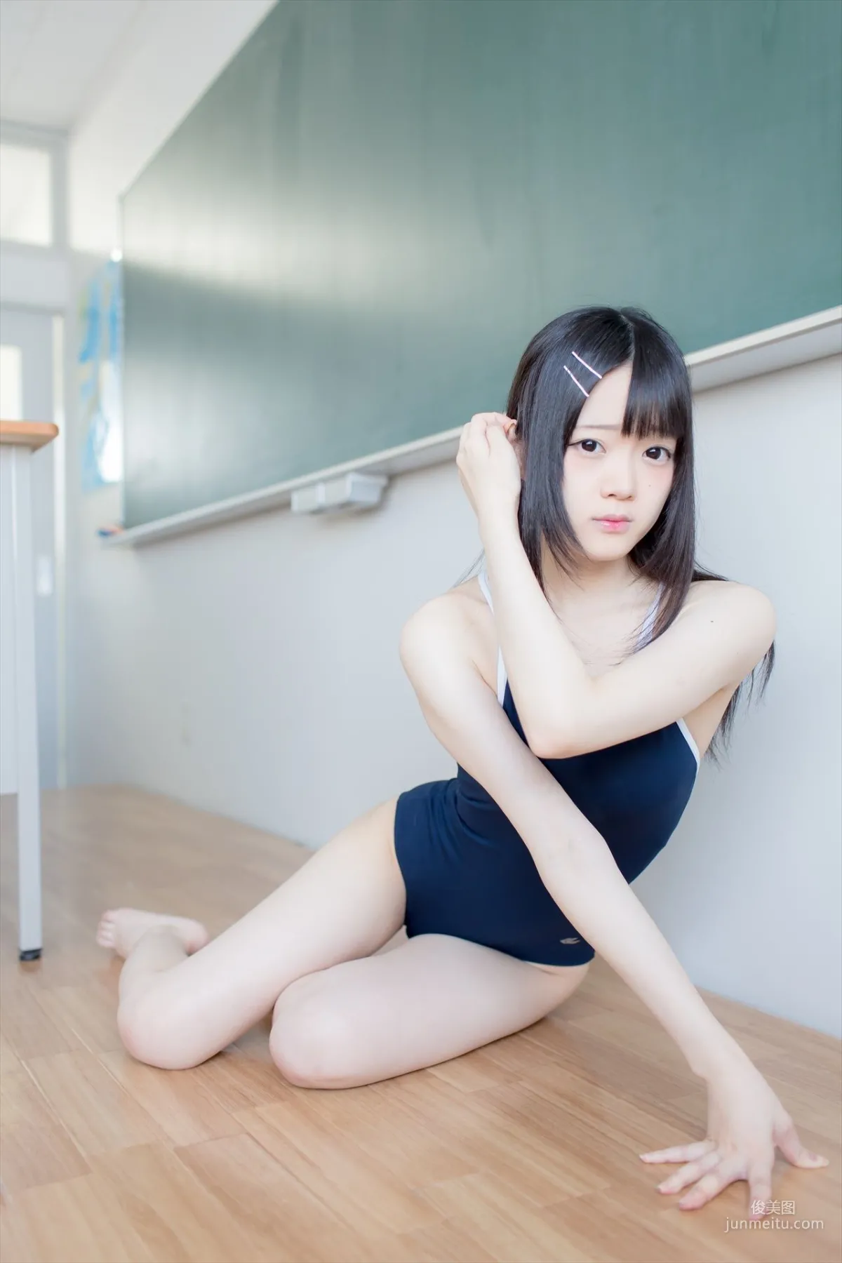 まきろん。《君夏 - 君と僕の夏休み》 紺スク 写真集44