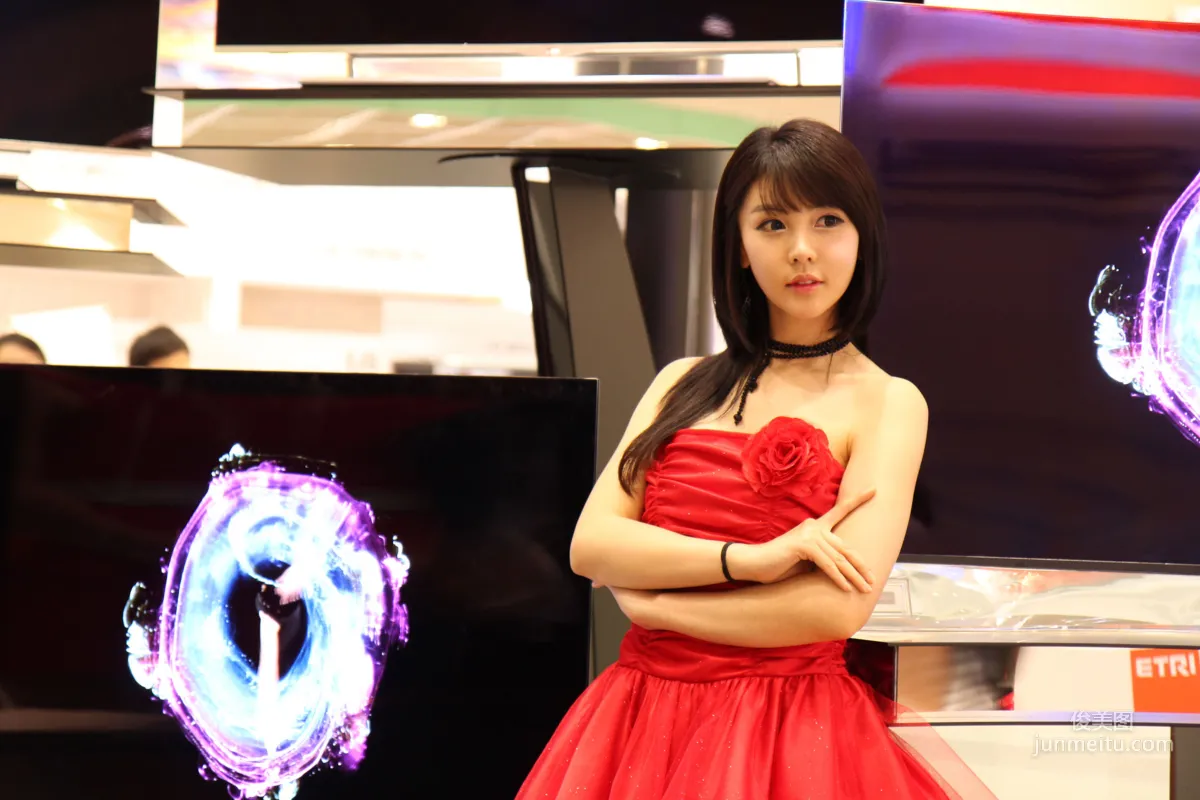 李智友《展廳紅裙少女》圖片合集 6