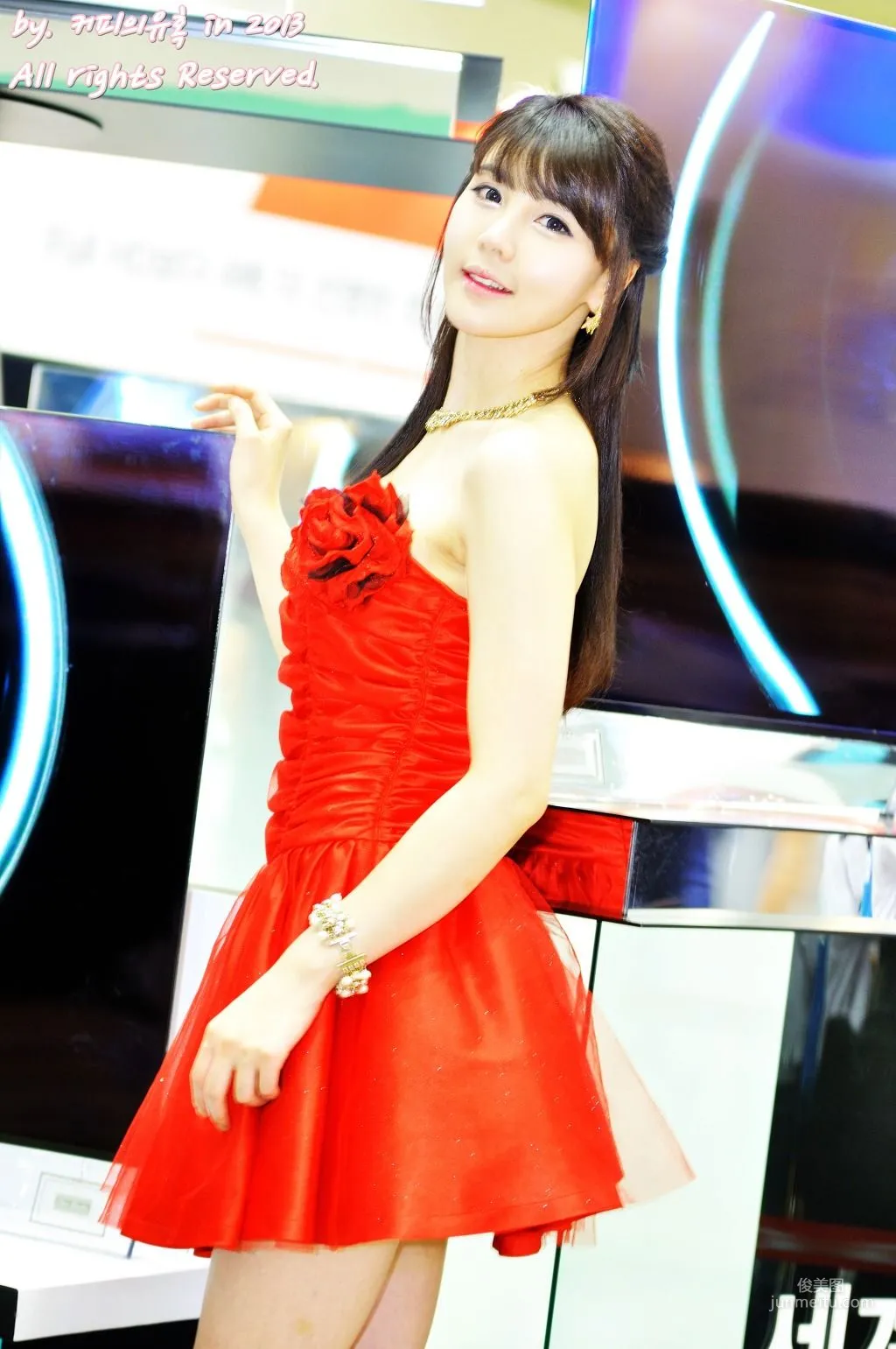 李智友《展廳紅裙少女》圖片合集 30