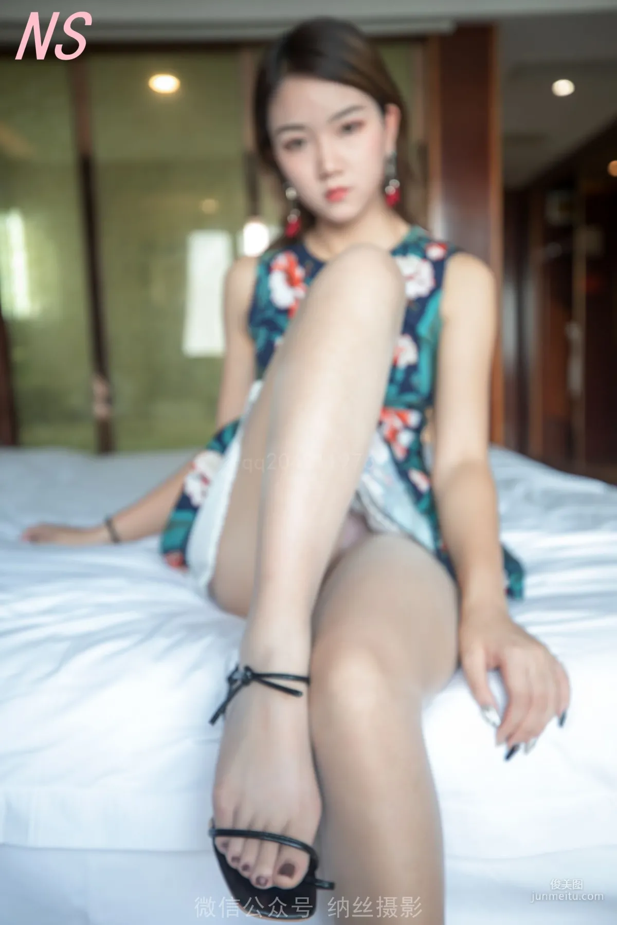 依依《超美腿无缝丝袜嫩脚》 [纳丝摄影] 写真集18
