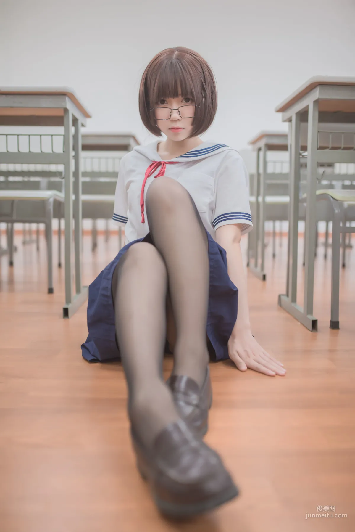 白金Saki《蘑菇頭黑絲JK》 [COSPLAY福利] 寫真集 6