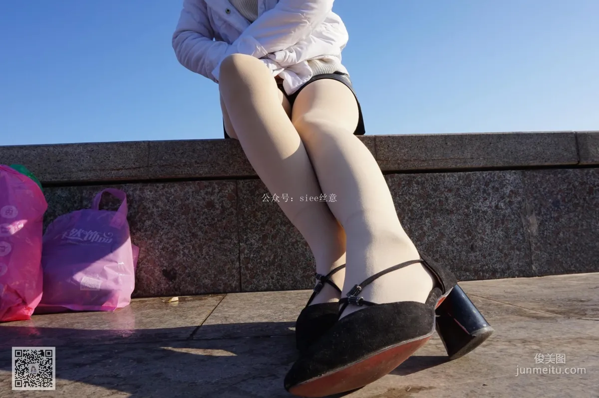 思思《厚絲也能配高跟鞋》 [絲意SIEE] No.028 寫真集 10