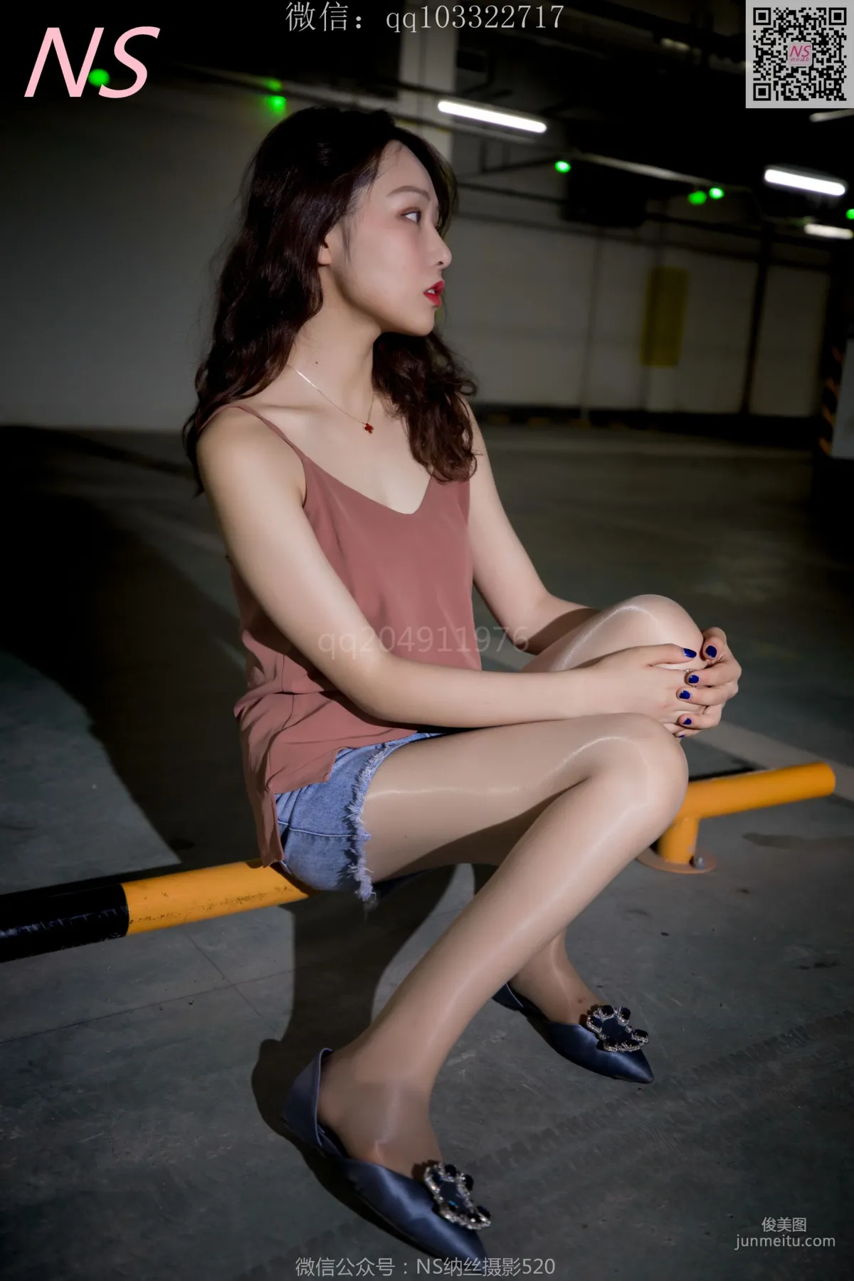 小朱茵《地下車庫的絲襪美腿女郎》 [納絲攝影] 寫真集 17