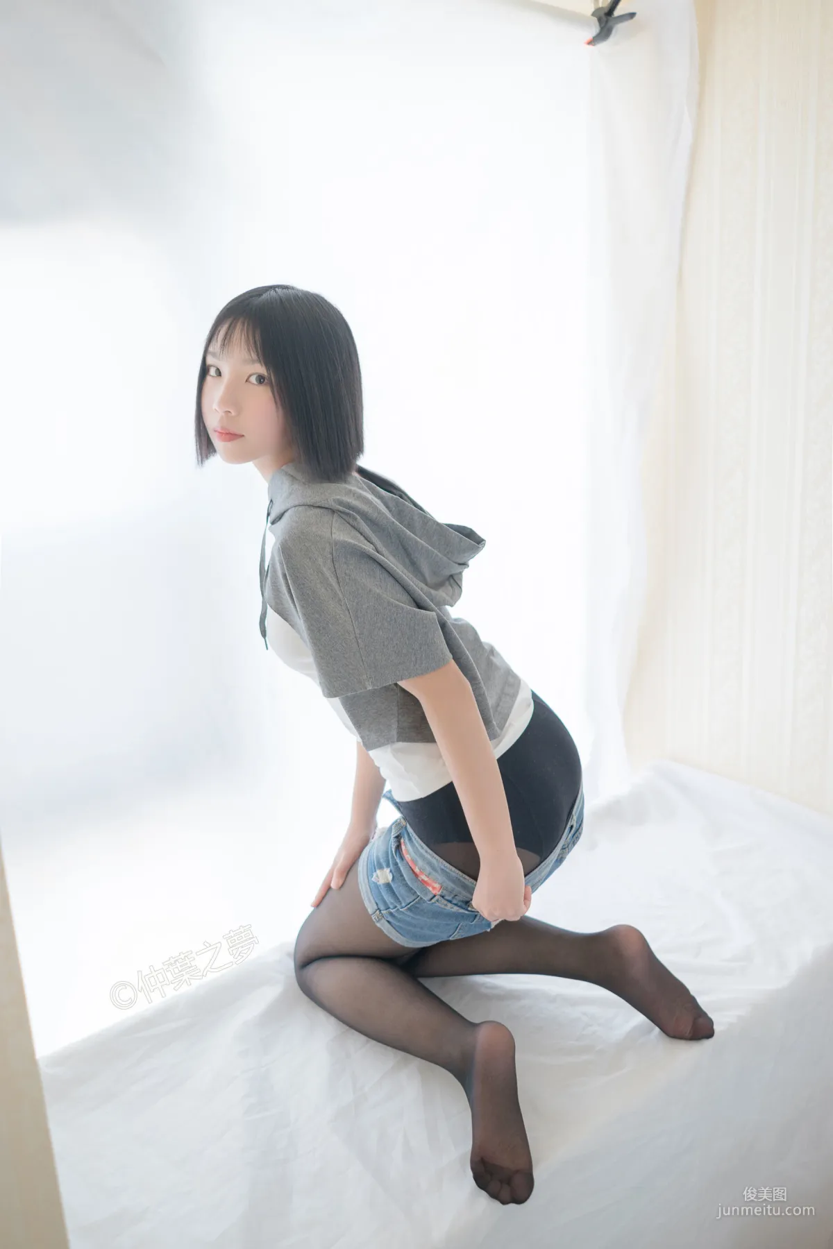 鹿野奈緒《包臀黑絲》 [輕蘭映畫] Grand.003 寫真集 14