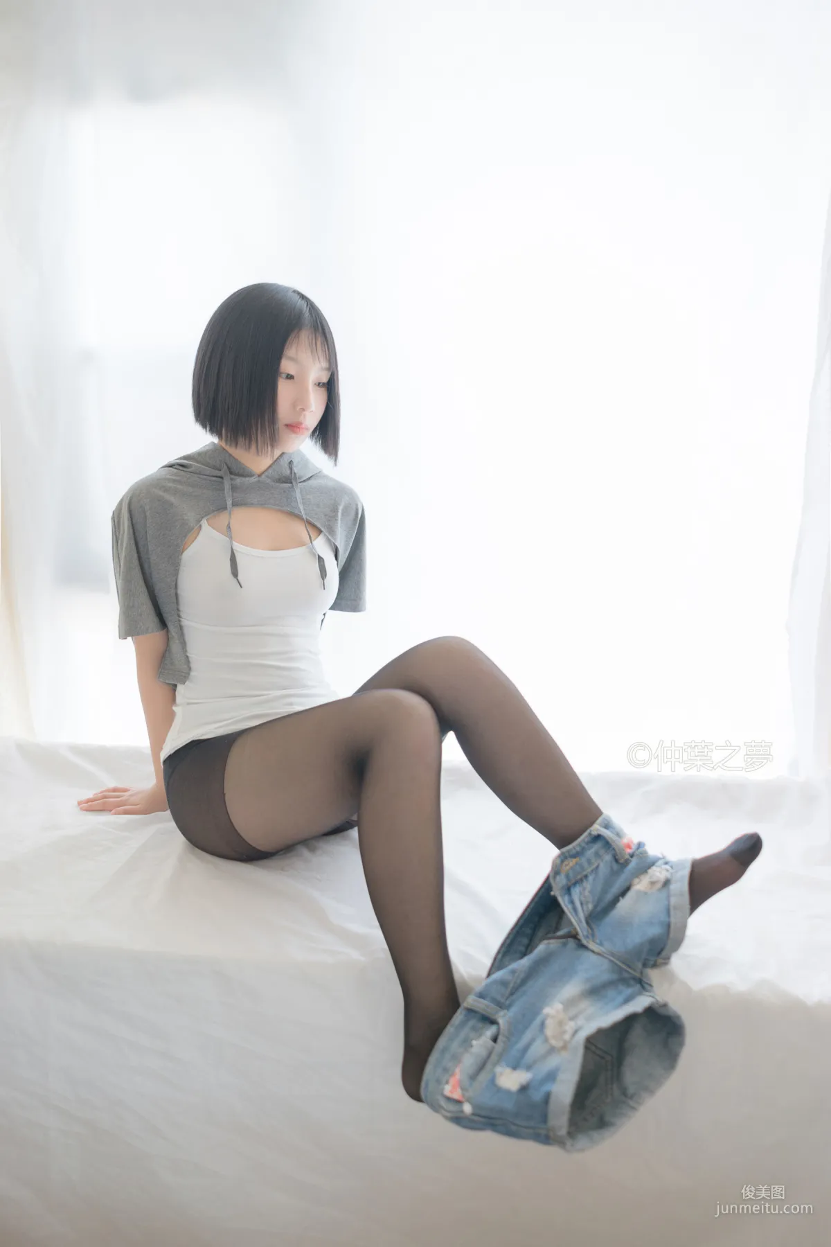 鹿野奈緒《包臀黑絲》 [輕蘭映畫] Grand.003 寫真集 15