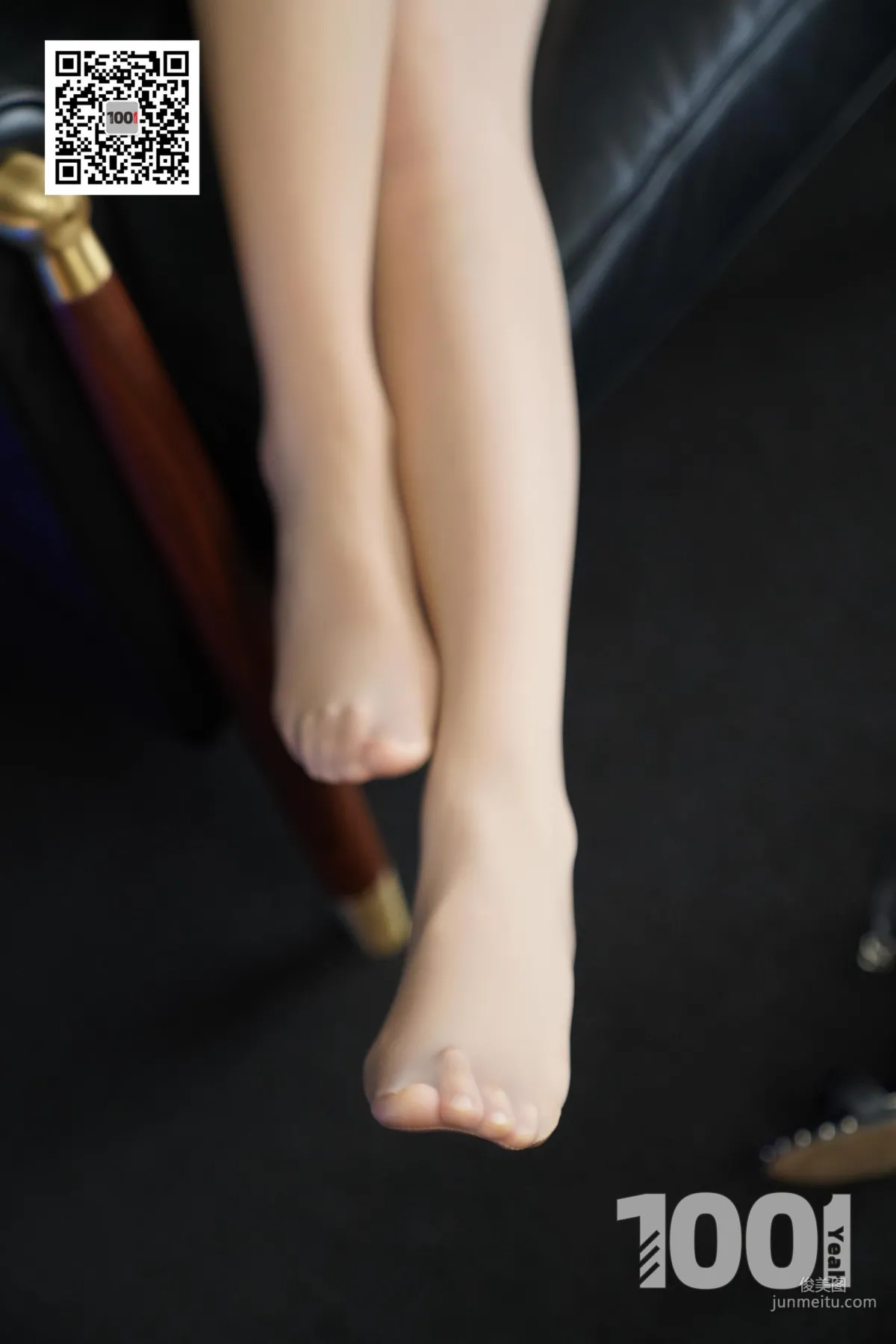 腿腿 《濃縮膠囊》[一千零一夜IESS] 美腿絲足寫真集 32
