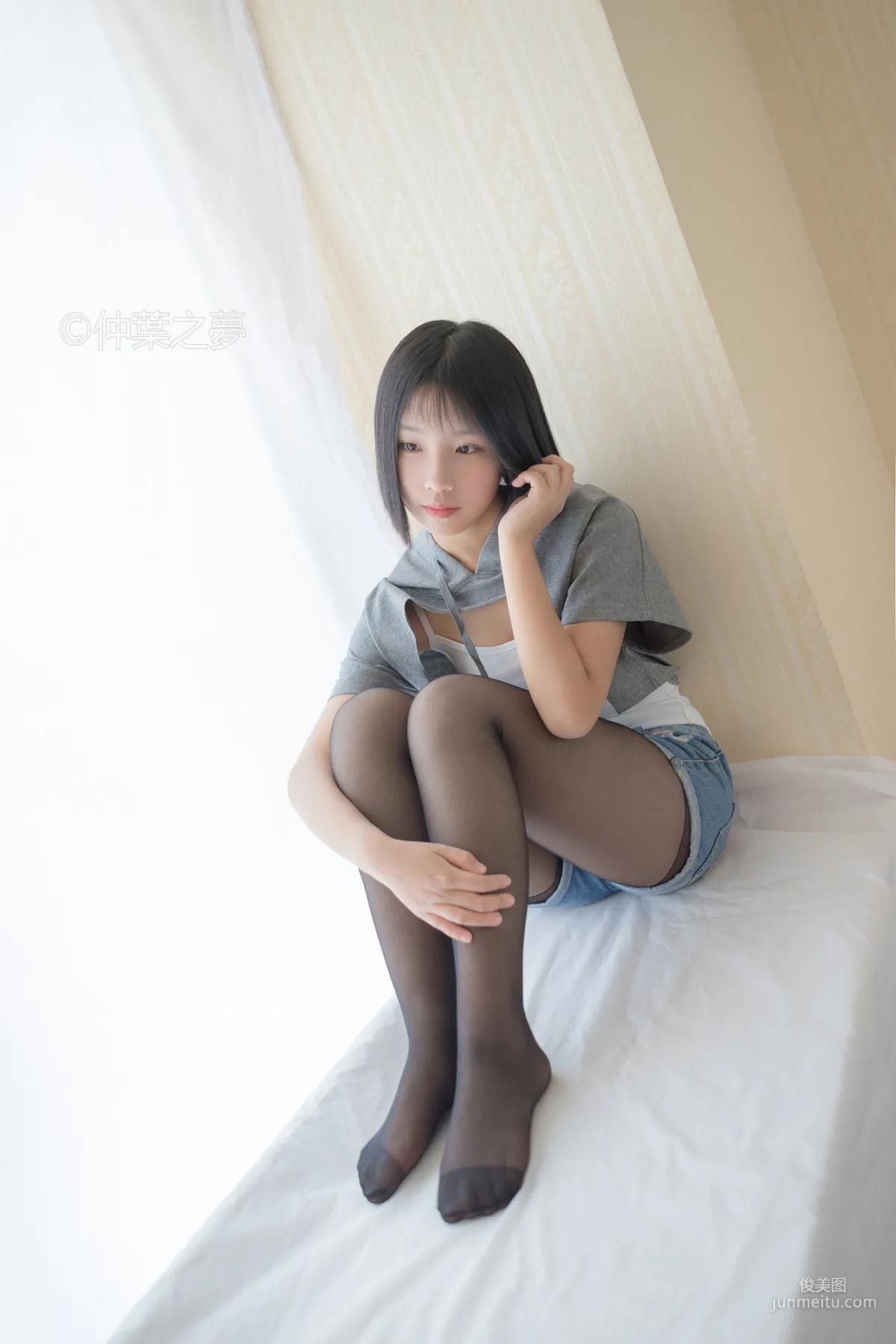 鹿野奈绪《包臀黑丝》 [轻兰映画] Grand.003 写真集4