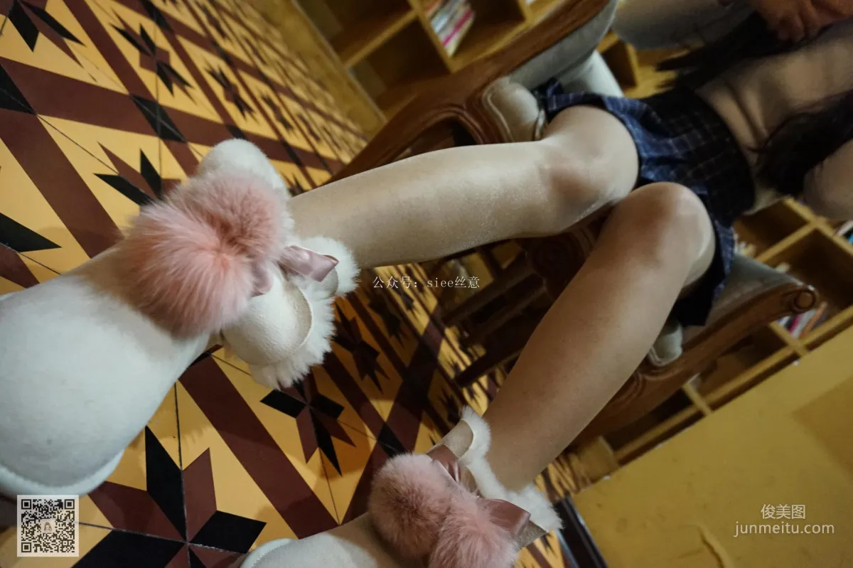 曦曦《肉丝与雪地鞋的情缘》 [丝意SIEE] No.020 写真集9