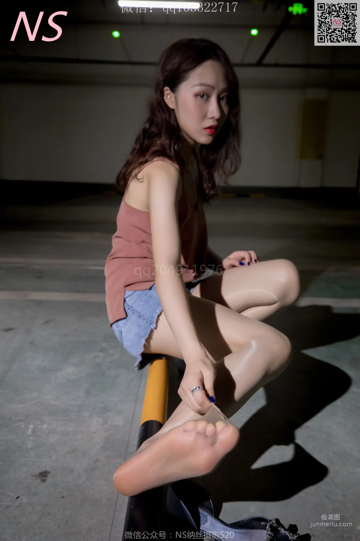 小朱茵《地下車庫的絲襪美腿女郎》 [納絲攝影] 寫真集 35