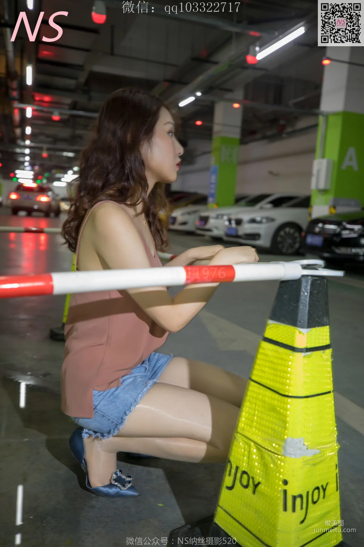 小朱茵《地下車庫的絲襪美腿女郎》 [納絲攝影] 寫真集 63