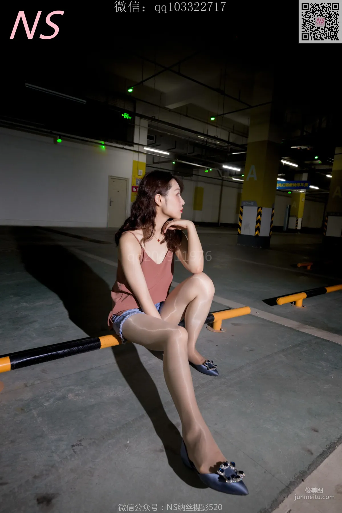 小朱茵《地下車庫的絲襪美腿女郎》 [納絲攝影] 寫真集 19